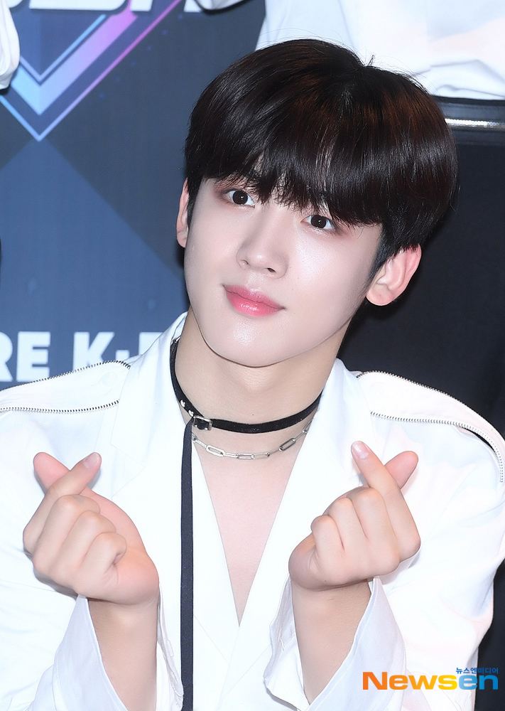 Project group X1 singer Kim Yo-han celebrated her 22nd birthday.Kim Yo-han was born in Seoul on September 22, 1999.Kim Yo-han is a promising Taekwondo player who has won two Taekwondo youth competitions nationwide. He made his debut with X1 (X1) in 2019 by appearing on Produce X101.Kim Yo-han started with a short-lived chick Idol producer of three months with his athletic Down persistence and effort, and won the final first place and wrote a perfect growth character history.Kim Yo-han also stood out in entertainment.Kim Yo-han, who appeared on programs such as KBS 2TV Evil (Acceptance) and TVN Cashback, captivated viewers by giving laughter to the performing newborn newborn, the high-quality rap skills and dance, and the down sleekness and the desire to win.Especially, in the music video 2020 Life is Pleasant released in Evil (Evil) In-Jeon, it showed the charm of the male and cheered the viewers by digesting the action scenes of the past class performance and high level.Kim Yo-han later released her first digital single, No More (No More) (Prod.Zion.T) , debuted as a Solo singer, capturing The Earrings of Madame de... with a deadly beauty, and is about to debut for the third time with the group WEi on October 5th.WEi is the first six-member boy group to be launched at We Entertainment. It consists of Kim Yo-han from X1, Raines Jang Dae-hyun, JBJ Kim Dong-han, Wonder Nine former Kim Jun-seo and Kang Seok-hwa.In addition, the acting activity will be started through the Kakao M original drama Beautiful to Us which will be released in the second half of this year.Kim Yo-han, who melted The Earrings of Madame de... with powerful performance, clear tone and clean window in a fine visual like a genuine comic.Lets take a picture of the charm of Kim Yo-han, Hoonnam Chedae Brother who has all the charms of the man and the deadly bruising.Jung Yoo-jin