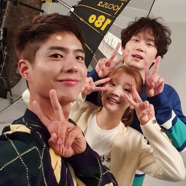 Actor Park So-dam encouraged Park Bo-gum, Kwon Soo-hyun and Record of Youth Should catch the premiere.On the afternoon of the 22nd, Park So-dam told his personal SNS, I will meet you five minutes early today.Park So-dam then said, Tonight at 8:55!We went to the studio of Jinwoo and Jinwoo, and we uploaded a selfie taken with Park Bo-gum, Kwon Soo-hyun, and Han Jin-hee.Park So-dam in the photo is taking a V-posing with Park Bo-gum and Kwon Soo-hyun on the Record of Youth filming.The three people caught the attention of viewers by showing off their warm smile and unique playful eyes.In particular, Park So-dam, Park Bo-gum, and Kwon Soo-hyun boasted of Chemie, which is as good as reality Brother and Sister, as well as an innocent expression, burning the soul catch the premiere desire of Record of Youth fans.On the other hand, tvN Record of Youth starring Park So-dam Park Bo-gum Kwon Soo-hyun is broadcast every Monday and Tuesday at 9 pm.park so-dam SNS