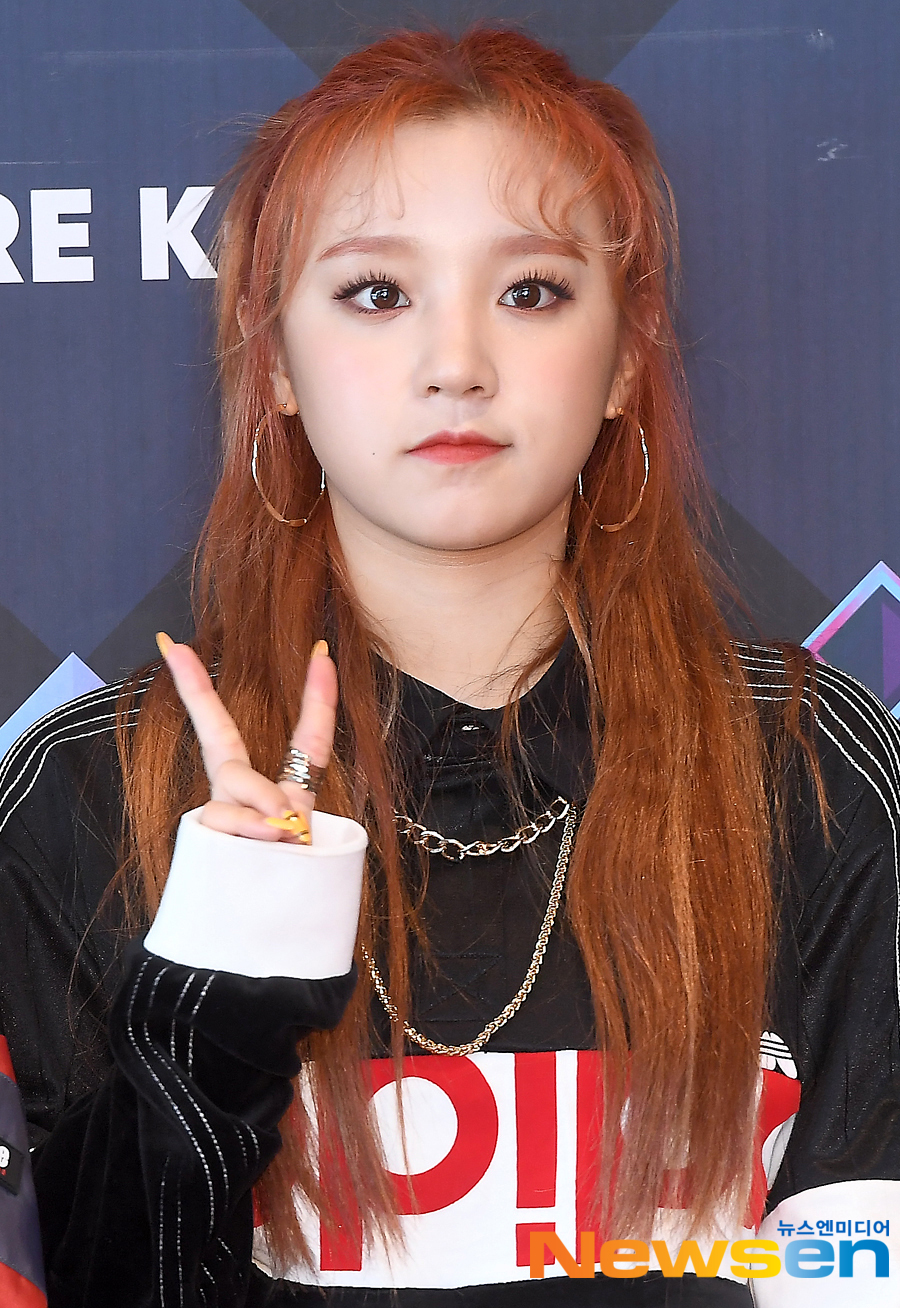 Girls group (girl) children Song Yuqi celebrated their 22nd birthday.Song Yuqi (real name Song Yuqi) was born in China on September 23, 1999 and debuted as a girl group (girl) child in 2018.Song Yuqi is the lead dancer of powerful dance lines within the team and a sub-vocal with husky bass.(Women) Childrens Official Poodle Song Yuqi, who is well suited to hippie firm, is a cute and lovely charm with cute appearance, and is in charge of cutie and inducting fairy in the team.Song Yuqi, who mastered Korean in four years of his life in Korea because of the drama Youre From the Stars starring Kim Soo-hyun, is known to be the best Beijing 101 middle school student in China.Beijing 101 Middle School is an elite school known to have come from China famous politicians such as Xi Jinping and Deputy Prime Minister Ryu Heo. Song Yuqi, who appeared on TMI NEWS, said, There were 14 classes in one grade of school.One, two, three, and four are good, but one or two are better. I was one. Each class has about 45 people. I have been second with the highest record, he proved to be a brain sex.Despite the Han Dynasty, Idol Song Yuqi, who has recently become a Chinese radio DJ and has made his popularity in China, has appeared alone in the original Kakao TV entertainment Learn Way which is a process of learning the so-called entertainment essential culture that Idol needs.Lets take a picture of the charm of song, dance, dance, visual, and pleasant song Yuqi.Jung Yoo-jin