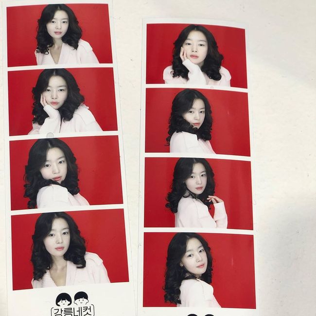 Han Sun-hwa has unveiled a recent trend of neat charm.Actor Han Sun-hwa posted several recent photos on his Instagram on the afternoon of the 23rd without any comment.In the public image, Han Sun-hwa takes a sticker picture using an instant camera.Her eyes were drawn to her with black hair that matched her autumn and makeup that emanated a pure charm to her Parma hair, and she was able to see more beautiful beautiful looks as she took a break.On the other hand, Han Sun-hwa has been disassembled as a flexible stock in SBS Golden Dragon Convenience Store Morning Star which last August, and confirmed JTBCs new drama Undercover which is about to be broadcast next year.It depicts the story of an Ahn Gi-bu, who has been hiding his identity for a long time, and a human rights lawyer who became the first airborne chief for justice.han sun-hwa SNS