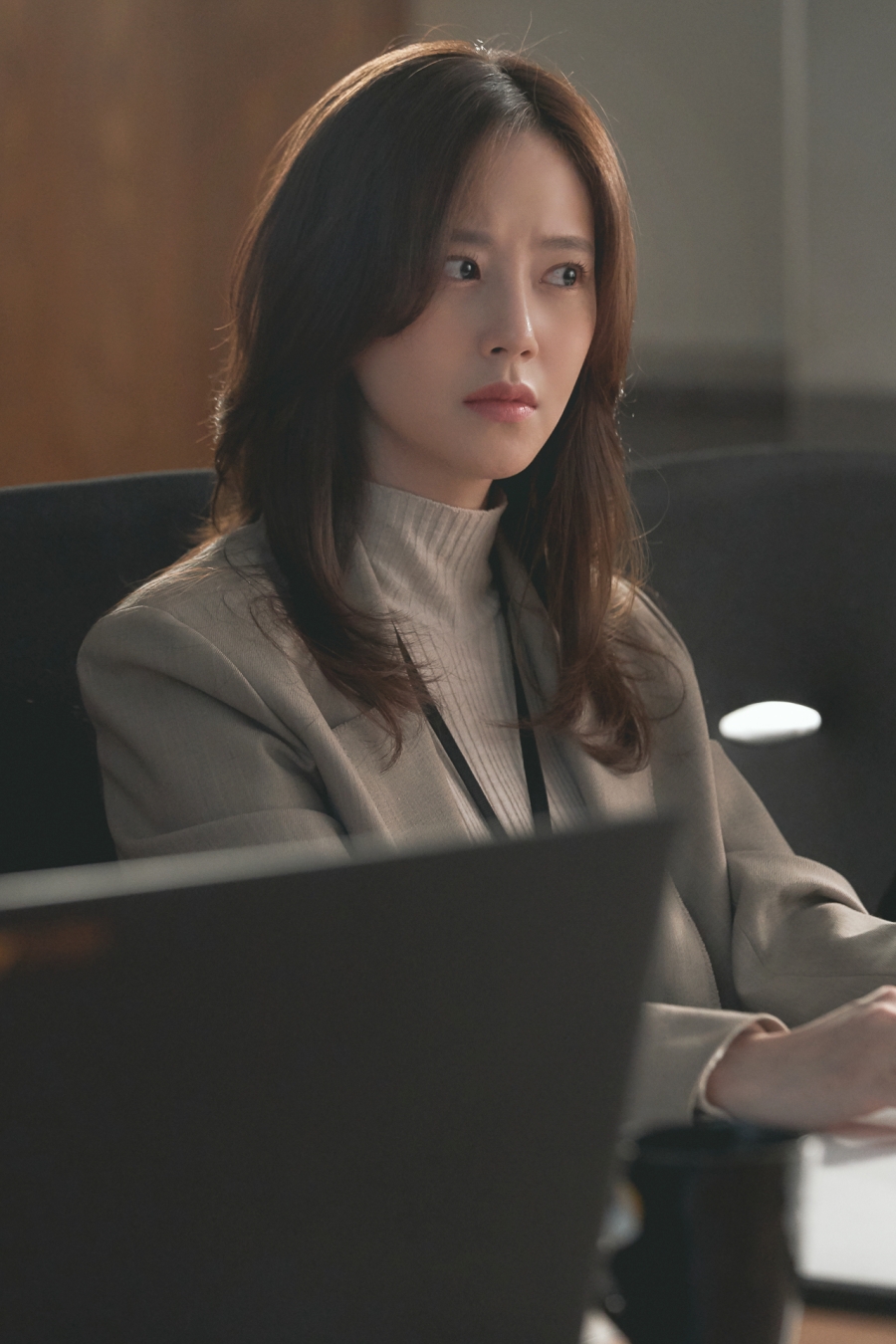 TVN tree Drama Flower of Evil took the beauty of Liu Cong.What if my husband, who has been in love for 14 years, is suspected of being a serial killer?The Flower of Evil, which was illuminated by the return of the CRT by Actor Moon Chae-won, who believes and believes in the same time as throwing the topic of, met the expectations of many people until the end and decorated the colorful finale.At the center of the work was Moon Chae-won, who successfully completed his return in about two years.He made the actor feel the power of assimilation of Feeling by unfolding his hot streak as a criminal car support for the homicide detective who traces her husbands secret reality.From feeling anxiety due to sudden suspicion in a calm daily life to a sad love that can not be abandoned.As in the tightrope of the breathtaking Feeling, Moon Chae-won drew the viewers to the front of the screen by immersing the Feeling change of the complex character with his own acting ability.Q. In an online production presentation prior to the broadcast of Flower of Evil, I said, I am nervous because I want to do it. What is the impression that the end is?A. I think it is a work that has been more affectionate than ever before, and I wanted to express the role of car support and his Feeling as true as possible as I was affectionate.So there was a difficult and difficult process, but as a result, I am satisfied that it will be a Seo Bo-ram work with my best efforts.I am grateful to all the staff and colleagues, but especially for coach Kim Chul-kyu, I was very grateful for the film. When the director hugged me after all the filming, I cried a lot.Q. The Carpenter setting of carpenters, which directly traces the secret reality of a husband he loved for 14 years, is unique. What kind of carpenter was Moon Chae-won thinking?And what if there is a special emphasis on preparing or acting to digest the character?A. I think the support is not different from the outside, but I think it is someone who is honest with his Feeling and knows the importance of people too well.So I think I tried to be a support person in the preparation process. I focused on expressing the truth of support.A. I wanted to show you the same thing as before, that is, the unique essence that does not change as an actor, and I wanted to show you a new look.Its like a little more mature than Li Dian, and a skillful story-telling ability. Im sure youd be really happy to see this in me.Q. Did you ever experience the hot reaction to Drama and Character, such as renewing the highest audience rating in the second half of the broadcast?A. I felt that many people loved Drama in comments and real-time reactions, but it seems to have come to a bigger point when I saw fans cheering and comments.I was really grateful that the warm support of the fans was a tremendous force.A. From the planning stage, support was expected to be difficult because it was said to be feeling changes like roller coasters. Haha.However, when I played it, it was difficult and difficult several times more than I imagined.The Feeling change experienced by support was more dynamic, and it should be understandable when viewers see it, because they were worried about how to express it.As a result of this constant effort, good scenes were born and proud.Q. In behind-the-scenes making videos, many of them were recounted several times, and there were many comments that they had rehearsed and that they had completely digested the character.What do you think about this?A. I wanted to get the full flow or the characters mind as far as I could, so I could see more scripts than ever, so I could be more immersed in support.Thanks to this, I am grateful that you gave me a good evaluation of acting.A. Lee Joon-gi is outgoing and I am introverted, and of course, sometimes I am outgoing, but we have a slight difference in personality.Nevertheless, his breathing with Jun Ki was always good. Jun Ki was a good partner, so he could get a lot of energy from the bright energy he gave on the set.It seems that this work has become a little more familiar than Li Dian.Q. What if you consider the episodes left in Memory at the scene of Flower of Evil or the episodes or scenes left in Memory in Drama?A. The senior and junior members who worked with their colleagues at the Kangsu Police Station are very exciting and interesting, so I enjoyed every moment I acted together.Especially, there were a few moments when I started to make NG by bursting into a ridiculous and ridiculous scene that was so small that it was not left in Memory. Sometimes I remember it and laugh alone.A. I think I will live happily. I have to have no more pain or sadness for Suspension and Support.Q. From the spring of flowers to the autumn when cool winds blow, the three seasons were accompanied by flowers of evil.I wonder what meaning flower of evil is to Moon Chae-won and what it seems to be remembered as a work.A. I think I had a long dream of feeling good while shooting Flower of Evil. It seems to be a work that felt a lot of warm temperature and human smell that I felt for good people for a long time.Q. Finally, I would like to ask those who love Flower of Evil.A. Thank you for loving the Flower of Evil so far, and I think you can feel the bigger Seo Bo-ram thanks to the many loves you have sent.