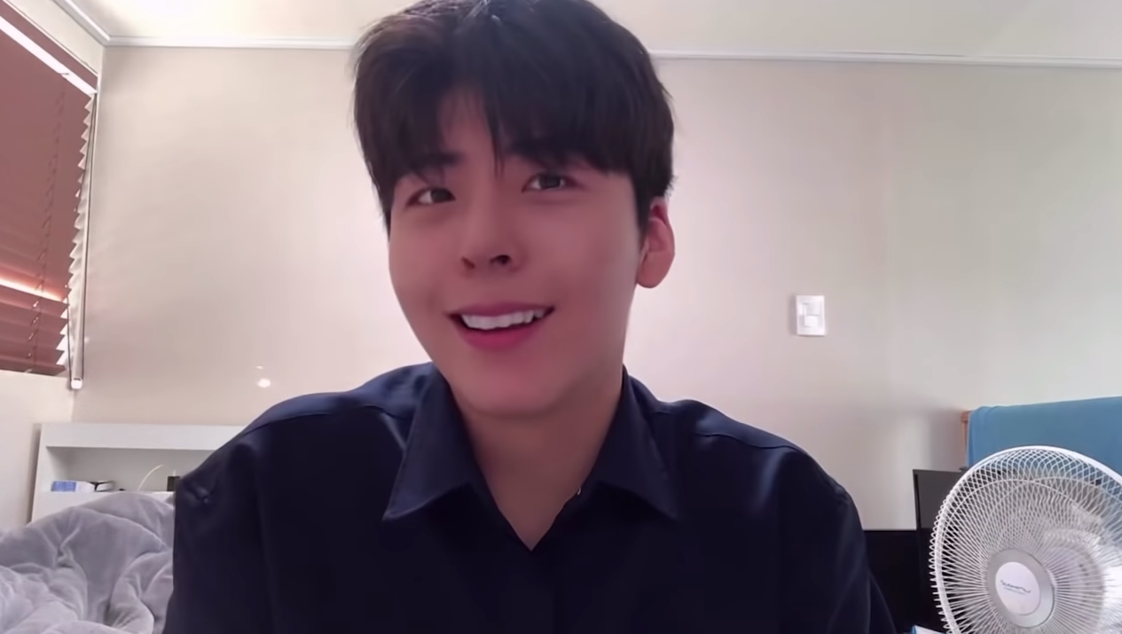 Kim Minseo, who has become known to resemble actor Park Bo-gum and has emerged as a hot topic, is a hot topic.On the 23rd, Kim Minseo posted a video titled Why I became obsessed with Park Bo-gum, a 10,000-member subscriber, on his YouTube channel Minseo Gongi.In the video, Kim Minseo asked questions he had received from his regular subscribers and conducted a so-called Q&A content.Some people asked about his cosmetics information or solved their questions about everyday life.Kim Minseo is a person who has gathered a lot of topics in the past, saying that he appeared in KBS JOY entertainment program Whatever Asks and said a high school student who resembles Park Bo-gum.After the broadcast, some people poured out a lot of criticism on him.However, Kim Minseo suggested a hard-line response to malicious comments and created a Minseo Gongi channel to continue Photoshop method and live progress, plastic surgery process, and daily V log.Recently, after joining Park Bo-gum, he was involved in controversy by posting a promotional video of the drama Youth Record.Park Bo-gums polar fans have been hard to blame, and he has consistently mentioned Park Bo-gum.Kim Minseo said, Is there a desire to enter the entertainment industry honestly? No. I am not interested in entering the entertainment industry.When did you stick to Park Bo-gum? The question was This question is very ambiguous. It was from the second grade of junior high school that I became obsessed with Park Bo-gum.I did not report it at the time, but I informed the name with Park Bo-gum resemblance. After going to high school, the story has been uploaded and my Instagram followers have increased. But if I say I do not look like you, I become obsessed with not wanting to.I live with the mind of I am as I am, you are as you are.Asked how he appeared on Whatever Asks, Kim Mincer said: The artist first contacted me on Instagram, I was paid for it, I didnt send a story.Its ambiguous, he explained, adding that he had a positive answer to the question: Do you intend to follow the Park Bo-gum bed ad?, he said.I am not dancing well, so I am inviting people who dance well. I want to learn. In addition, the recent molding V log related I am satisfied, it has been about two months.I am very satisfied. The question of whether I have a homosexuality tendency is, I am not a homosexuality.Gay is not real, he said.iMBC Lee Ho Young  Photo iMBC DB, KBSJOY, YouTube Capture