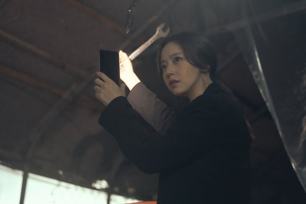 The Flower of Evil  ended with the last episode broadcast, but Moon Chae-wons affection for the work remained.On the 23rd, The Flower of Evil  Last episode was broadcast. What if the husband who loved him for 14 years is suspected of being a serial killer?The Flower of Evil , which was illuminated by the return of the CRT of Actor Moon Chae-won, who believes and believes at the same time, is a spectacular finale that meets the expectations of many people until the end.Moon Chae-won has played a hot role as a Detective car support to track her husbands secret reality, making her feel the power of Actor to assimilate Feeling.Even though he returned to Drama in two years, he was at the center of his work and led the drama.From feeling anxiety due to sudden suspicion in a calm daily life to a sad love that can not be abandoned.As in the tightrope of the breathtaking Feeling, Moon Chae-won drew the viewers to the front of the screen by immersing the Feeling change of the complex character with his own acting ability.As a result, he proved a wide spectrum of acting as an actor, as well as leaving another life character.Moon Chae-won said through QA, which was delivered through his agency, It is a work that has been more affectionate than ever. He expressed his affection for Flower of Evil.I think everyone would have lived happily after the last episode of Flower of Evil, he added. There should be no more pain or sadness for Hyunsu and support.The following is Moon Chae-wons QA▲ Flower of Evil Before the broadcast, the online production presentation I am nervous because I want to do it, I am nervous. What is the impression that the end is?I think it is a work that has been more affectionate than ever before, and I wanted to express the role of car support and his Feeling as true as possible as I was affectionate.So there was a difficult and difficult process, but as a result, I am satisfied that it will be a Seo Bo-ram work with my best efforts.I am grateful to all the staff and colleagues, but especially for coach Kim Chul-kyu, I was very grateful for the film. When the director hugged me after all the filming, I cried a lot.The character setting of the car support that tracks the secret reality of the husband who loves for 14 years is unique. What kind of car support was Moon Chae-won?And what if there is a special emphasis on preparing or acting to digest the character?I thought that the support was not different from the outside, but that he was honest with his Feeling and knew too much about the importance of people.So I think I tried to be a support person in the preparation process. I focused on expressing the truth of support.▲ Suspense Melora challenged a new genre and thought as an actor, I wanted to show you this much?I wanted to show you the same thing as before, that is, the unique essence that does not change as an actor, and I wanted to show you a new look.Its like a little more mature than Li Dian, and a skillful story-telling ability. Im sure youd be really happy to see this in me.▲ In the second half of the broadcast, the highest audience rating was renewed, and it became a beauty of the kind. Have you ever experienced a hot reaction to Drama and characters?I felt that many people loved Drama in comments and real-time reactions, but it seems to have come to a bigger point when I see fans cheering and comments.I was really grateful that the warm support of the fans was a tremendous force.▲ Because it is the main character leading the development, it seems that there are many scenes of Feeling such as love, betrayal, faith and doubt as well as quantity.Wasnt it hard to express the changing Feeling?From the planning stage, support was expected to be difficult because it was said to be feeling changes like roller coasters.However, when I played it, it was difficult and difficult several times more than I imagined.The Feeling change experienced by support was more dynamic, and it should be understandable when viewers see it, because they were worried about how to express it.As a result of this constant effort, good scenes were born and proud.▲ Behind-the-scenes making videos often capture the retelling of the ambassador several times. Rehearsals have repeatedly been popular, and the character has been fully digested.What do you think about this?I wanted to get the full flow or the characters mind as much as I could, so I could see more scripts than ever, so I could be more immersed in support.Thanks to this, I am grateful that you gave me a good evaluation of acting.How was your breathing with partner Lee Joon-gi Actor?Lee Joon-gi is outgoing and I am introverted, and of course, sometimes I am outgoing, but we have a slight difference in personality.Nevertheless, his breathing with Jun Ki was always good. Jun Ki was a good partner, so he could get a lot of energy from the bright energy he gave on the set.It seems that this work has become a little more familiar than Li Dian.▲ What if you consider the episodes left in Memory in The Flower of Evil  scene or the episodes or scenes left in Memory in Drama?The senior and junior members who worked with their colleagues at the Kangsu Police Station are very exciting and funny people, so I enjoyed every moment I acted together.Especially, there were a few moments when I started to make NG by bursting into a ridiculous and ridiculous scene that was so small that it was not left in Memory. Sometimes I remember it and laugh alone.▲ Moon Chae-won imagines Flower of Evil What do you think the story after the last episode will be?I think I will live happily. I have to have no more pain or sadness for Suspension and Support.▲ From the spring when flowers bloom to the autumn when cool winds blow, three seasons were accompanied by flowers of evil.I wonder what meaning flower of evil is to Moon Chae-won and what it seems to be remembered as a work.A. I think I had a long dream of feeling good while shooting Flower of Evil. It seems to be a work that felt a lot of warm temperature and human smell that I felt for good people for a long time.▲ Finally, I would like to ask those who love Flower of Evil.Thank you for loving the Flower of Evil so far, and I think you can feel the bigger Seo Bo-ram thanks to the many loves you have sent.Flower of Evil Cha Ji Won Actor Moon Chae-won Loves from many wives to cool Detective Lee Joon-gi and perfect breathing ..The Flower of Evil 