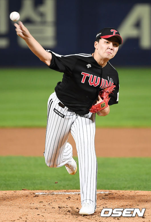 24 Days afternoon The match between NC Dynos and LG Twins of 2020 Shinhan Bank SOL KBO League was held at Yangsan Changwon Station NC Park.LG Lee Min-ho is struggling in the first inning.