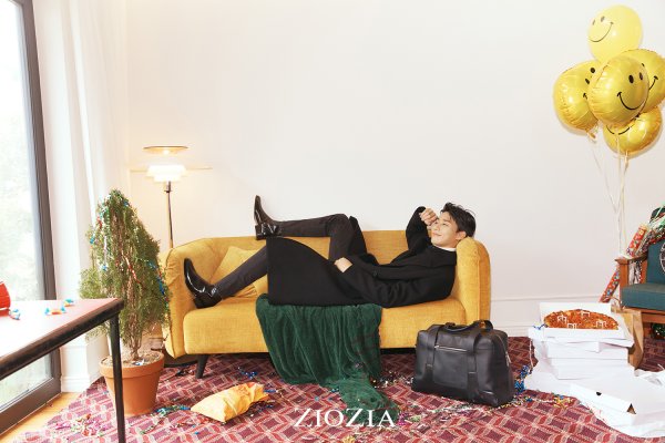 The Naholo Housecock Party pictorial of Actor Park Seo-joon has been released.This picture features a sensual style with a pleasant expression and Wit unique to Park Seo-joon with the concept of contactless era and wise Housecock life.In a picture of Park Seo-joons daily life without a special director, he was happy with a large amount of pizza boxes that the party alone was colorless, and he showed a charming lie room on the sofa and bed and gave a versatile meal.In particular, Park Seo-joon is a limited space called home, but according to the place and situation, it is certified as a pictorial artisan by completely digesting from first suit to carmel coat, orange knit, and minimal all black style.Park Seo-joon has a self-Q&A video in which fans ask questions and answer questions in person to celebrate Geogias 25th anniversary, and the most favorite color is Men Yellow. The question What if I should wear the same clothes for a week? Im not sure, he said.The 25th anniversary of Geojia with Actor Park Seo-joon and the topical self-interview video will be released sequentially through nationwide stores, official online malls and SNS channels.