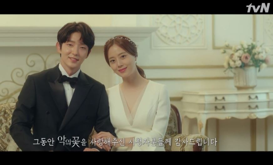 Lee Joon-gi and Moon Chae-won in the TVN tree Drama Flowers depicted a heart-wrenching end and another beginning with their belief in love.In the last episode of the day, Do Hyun-soo (Lee Joon-gi), who had lived with his own loss, once again realized his love for Cha JiWon (Moon Chae-won), and stood at a new starting point.The ending, which ended with a view of the second-story house, which regained its laughter, Do Hyun-soo, who tears in happiness, his wife Cha JiWon, and daughter Baek Eun-ha (her daughter, Jeong Seo-yeon), who hugged each other with preciousness, gave a heartbreaking impression.The serial murder case in the performance, which has been excitingly unfolding while holding the hearts of viewers, has been completely closed due to the revelation of the atrocities of Baek Hee-sung (Kim Ji-hoon).Do Hae-soo (Jang Hee-jin), who was released from the real crime of the murder of Lee Kyung-ri, left the country for the first time to find a new starting point for my life.Kim Moo-jin (Seo Hyeon-woo) still expressed his mind about Do Hae-su, and he also showed his growth by shaking off the burden of his past mind.So everyone made their own choices and regained their daily lives.Do Hyun-soo, who was trapped in the prejudice of others and doubted himself, broke the wall and realized his mind, and firstly Confessions with the same words she gave to Cha JiWon, who taught her love 14 years ago.The completion of the perfect Sumi-Muscle that each other saved each other and led to a new world was enough to leave an unforgettable afterlife.In addition, the Flower of Evil opened a new horizon of the genre of suspense melodies, tightly intertwining the dense emotional lines of each character in events that made it impossible to watch for a single moment from the first to the 16th.It was an unforeseen story born from the fingertips of Yoo Jung-hee, a unique sense of director Kim Chul-gyu, and a combination of directing sense that freely transformed suspense and melody.Here, all actors, including Lee Joon-gi (Do Hyun-soo station), Moon Chae-won (Cha JiWon station), Jang Hee-jin (Do Hae-su station), and Seo Hyeon-woo (Kim Moo-jin station), who had three characters in the house theater, He had renewed his life character.As such, the Flower of Evil, which created explosive synergy for both writers, directors and actors, led viewers to fall into the audience by leaving modifiers such as hot topic, rising ratings, ending restaurants, and life drama.In addition, through the existence of Do Hyun-soo, he constantly depicted the abalone of good () and evil () and derived more meaningful stories.