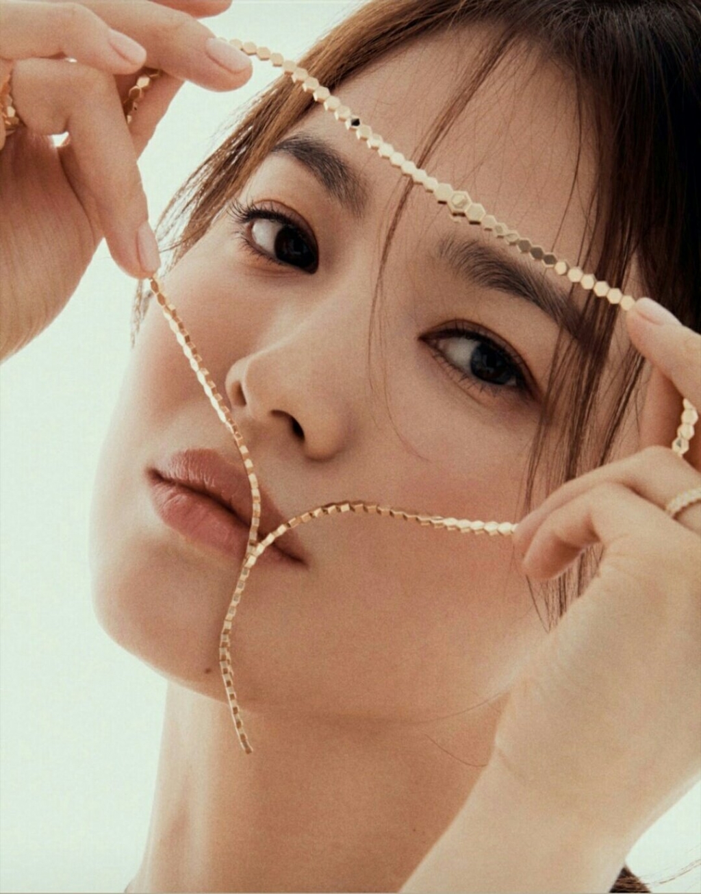 Actor Song Hye-kyo showed off his beautiful looks in a jewelery pictorial.On Monday, Song Hye-kyo posted two photos on his Instagram account, which features a pictorial cut of the jewelery brand, which Song Hye-kyo is working as a model.Song Hye-kyo is a nude beige dress with a jewellery featuring colorful jewellery, with large Cat-like eyes and a slender neckline.Earlier last month, French jewelery brand Shome released a picture of the 2020 B-My Love (BEE MY LOVE) campaign with Ambassador Song Hye-kyo.Bee My Love is a collection featuring a hive motif that creates a light and vibrant atmosphere.Song Hye-kyos lively and elegant charms met with perfect harmony.This campaign is part of the Grace and Character campaign, which is continuing through Shome Maison, Shome said. This campaign is part of Shomes elegant and enterprising womens awards through actor Song Hye-kyo.Meanwhile, Song Hye-kyo is looking for his next film after the drama Boyfriend, which last January.