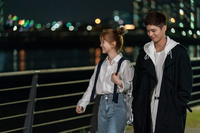 Record of Youth Park Bo-gum and Park So-dams dream challenge, a romance that is full of excitement fills the hearts of viewers.A new chapter called Sulem was held in TVNs monthly drama Record of Youth (director Ahn Gil-ho, playwright Ha Myung-hee, production fan entertainment, studio dragon).Park Bo-gum and Park So-dam, who endure and overcome difficult today to achieve their dreams.The unexpected excitement that came to the two people is foreseeing a big change.The two people who know the weight of reality better than anyone shared the pain and permeated each other.The romance of Friend and the two people who finally developed into lovers in the relationship between Passion and Fan, which was the only comfort and escape, is pouring hot response.I know how hard it is to take one step toward my dream, so the change of Sa Hye-joon and Ahn Jung-ha, who are comforted by being together, made the viewers feel excited.At the center of the over-indulgence of viewers are Park Bo-gum and Park So-dam.Although I am hurt by the unfavorable reality, I have poured out the sympathy The Warlords every time I put the youth today in reality, trying to achieve my dream with my own power without giving up.The new page of Sulm on the hot growth record is causing an Explosion reaction.In the meantime, Park Bo-gum and Park So-dams Simkung The Warlords, B cut the thrill of the excitement again.The beginning of the relationship is moral, but it became a friend who was stable with Sa Hye-joon, who had a lot of consensus.The Confessions, I wanted to say thank you when I met you, to Sa Hye-joon, a passion who was a force for me, became a great force for Sa Hye-joon, who was struggling with his self-esteem.At the moment when I was one step closer to the dream of Actor, Sa Hye-joon realized the reality of emotion about An Jeong-ha.His rain-confessions, I think you like it, gave the audience a stop as well as a stop. The two men became lovers.In the photo, I feel the excitement and trembling in the hands of the lover in the picture.Unlike Sa Hye-joon and An Jeong-has pink romance, reality is still not green.Sa Hye-joons drama casting was canceled, and Ahn Jung-ha became a formal Desiigner, but the conflict with Jinju Desiigner deepened.I wonder what the romance of the two will act as a variable for the youth who runs toward the dream, and what else is waiting behind the wall they have to overcome.