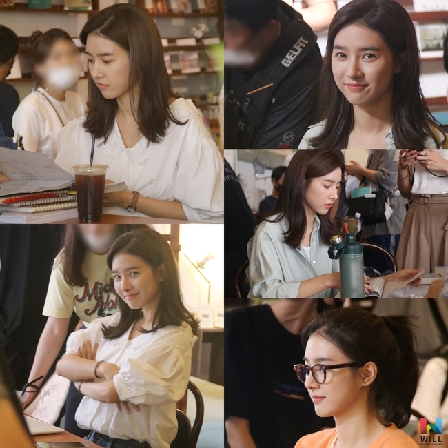 Actor Kim So-eun, who is appearing in MBC Everlons original drama Love is annoying but I hate lonely! (director Lee Hyun-joo/playplayplayed Cho Jin-guk), showed a script fairy aspect with all the cuteness and freshness.On the morning of September 25, Kim So-euns official SNS of Will Entertainment, his agency, posted a behind-the-scenes photo of Kim So-euns Love Is annoying but I hate Loneliness!Actor Kim So-eun in the public photo looks at the camera and smiles cutely, and makes the hearts of those who see the camera with a humorous look at the camera with their arms folded like a joke.bak-beauty