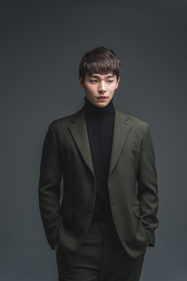 Golden Harvest Studio, a new actor who played in the TVN drama Flower of Evil, the youngest police team of Moon Chae-won, who was in the 23rd, said, I am grateful to the director and the artist who gave me the character of Im Ho Jun.Golden Harvest Studio, along with Moon Chae-won, has been energizing the drama with a full-fledged charm through various incidents.I tried to find a balance between Detective and Team youngest by Acting Im Ho Jun.Its important to have a charismatic figure working on the case as a strong-arm Detective, but as the youngest of the team, I had to have a fussy and cute image.I was worried about whether I could show the opposite naturally.In the course of the investigation, Ho Jun actively expressed his opinion, but he still showed a lot of awkwardness and tension in the field. It is a tiger as much as passion, but his ability is still at the level of a local puppy, but he seems to have succeeded because he seemed to have seen the youngest Detective.What if I had to doubt my loved one like Moon Chae-won in the play?If you are a precious person to me, no matter how suspicious you are, you will take off to release the Misunderstood, he said. Even if you can not solve Misunderstood, even if it is not good, I will remain with him.As for actor Moon Chae-won, he praised him as a caring king.The director of the shooting told Moon Chae-won, Why is Ho Jun so beautiful? When I arrived at the scene, I grabbed my hand and took a lot of care. I was able to open my mind and act comfortably. Lee Joon-gi appeared in the same work, but it is a pity that there is little appearance.There were only two scenes that I shot together, but even those two were not scenes of conversation, he said. I usually like it very much, but I was sorry that I could not do Acting together.I want to meet again in a good work next time. The most memorable scene was the god who went to wipe out the organization of Yeom Sang-cheol (Kim Ki-moo).There are many characters, there are action gods, and there are a lot of amounts to be filmed, he said. The god who drove the 11-seater van directly into the narrow alley remains in Memory.The road was so narrow that I was careful to see if the car would hit the surrounding area, but the director was as fast as he could to save the urgent Feelings of the car that went to catch the criminal, and then brightened the brakes hard. Moon Chae-won, Choi Young-jun, and Max Hun all were sick and After that, he was suffering from driving discipline throughout the shoot. It was so fun to have Choi Young-jun and Max Hun alternate throughout the shoot.It was a serious situation outside the vehicle, but I laughed and shot it all together in the car. It was hard and fun and the most memorable shooting.It was filmed for seven months from March and was hit by a direct hit by a new Coronavirus infection (Corona 19).The hardest thing was the pressure that if you get corona, it will be a really big lung for everyone. He said, It is a very different Feelings because it is a situation where you can not go out forcibly even though it is originally a house.Golden Harvest Studio, who made his debut in the SBS drama Puck in 2016, expressed his gratitude for being helped by actor Lee Beom-soo.He said, I graduated from the arts high school and went to the theater and film department. I wanted to go to the field because I learned theory for almost 6 ~ 7 years. I wanted to experience the field more directly while working part-time.I worked hard to appeal to the aspiring actor while working on the spot. I met Lee Beom-soo while working as a Triangle camera team. Since I knew that I majored in Acting, I have been giving advice and showed great interest.Golden Harvest Studio said, I showed Acting that I practiced during the time and gave me an audition opportunity to thank me. Lee Beom-soo joined the current Celltrion Healthcare Entertainment, which is representative of Lee Beom-soo, and made his debut as an actor.I am taking a little rest and breathing now, but I want to meet viewers with good works and good roles as soon as possible, he said.I didnt forget the hopeful message of Corona.Everyone is in a difficult time together, but I believe that if we join together and put up with a little more, this time will soon end.I hope that we will all be able to overcome this period and bloom in full bloom, as if the seeds endure the frozen land, shoot through the hard shells, and bloom. Moon Chae-won, the youngest police team member of Moon Chae-won, is the youngest Im Ho-joon. Moon Chae-won is a care king. Lee Joon-gi and has not appeared.