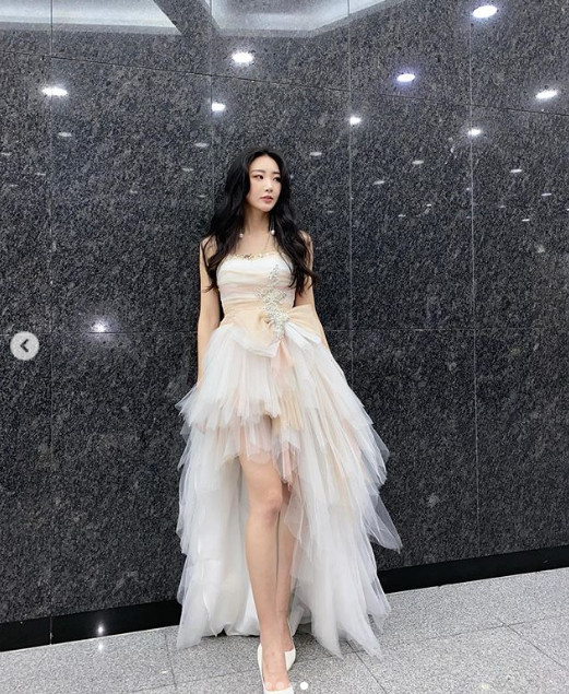 Dalsuvin, a girl group Dal Shabet, promoted the Voice trot final Should catch the première.Dalsuvin said on his 25th day instagram, Voice trot finals broadcast from 8:30 today!Should catch the premiere, he said, too beautiful dress and released several photos.In the released photo, dalsuvin is showing off her goddess figure in a white-oak dress embroidered with crystals for the MBN Voice trot final.Dalsuvin boasts slim legs that are revealed between the slender shoulder line and Dress.The netizens who watched the photos responded in various ways, saying, My sister is really cute, Should catch the premiere!, It is a doll.Dalsuvin is showing the singing ability and various charms that were not shown at the time of the girl group Dal Shabet activity through MBN contest program Voice trot.On the other hand, dalsuvin will appear on MBNs new entertainment program Mitsubac, which will be broadcasted on October 8th.Photo dalsuvin SNS