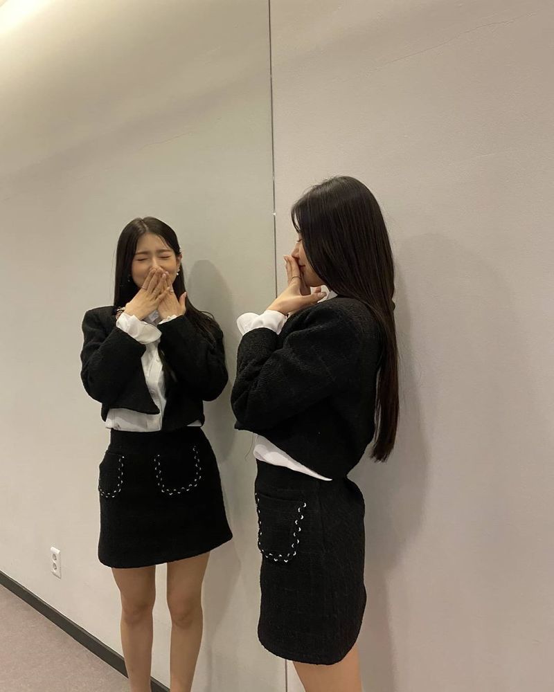 Group (girl) child member Mi-yeon released a certified photo of JTBC Hidden singer 6.Mi-yeon posted a photo on the official Instagram of (girls) children with the post Hidden Singer on September 26.Inside the picture is a white blouse and a black jacket, plus an elegant charm.Mi-yeons dissipating small face size and distinctive features make the beautiful look even more prominent.