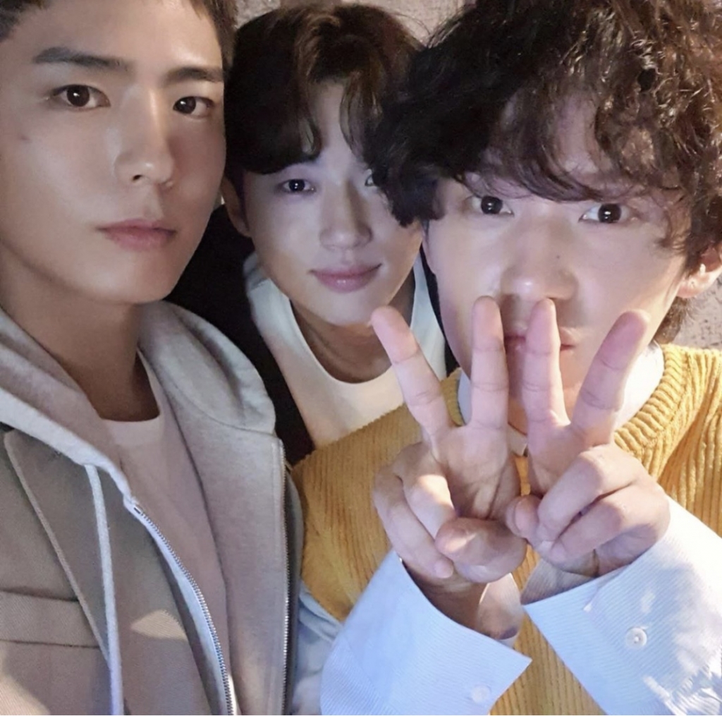 Actor Byeon Wooseok has released a photo taken with Park Bo-gum and Kwon Soo-hyun, who are appearing together on tvN Mon-Tue drama Record of Youth.Byeon Wooseok posted a picture on his 28th day with an article called Bromance on his instagram.Park Bo-gum, Byeon Wooseok and Kwon Soo-hyun look at the camera with each other face to face.Byeon Wooseok also released a photo of him smiling brightly with Kwon Soo-hyun in a karaoke room, a scene where he feels a pleasant filming atmosphere.Actor Lee Jae-won, who saw this, commented, Take your brother. Byeon Wooseok replied, You got your brother but you got a house?Lee Jae-won is currently appearing on TVN Mon-Tue drama Record of Youth as Sa Gyeong-jun, the brother of Park Bo-gum, and is seeking a house after declaring that he will be independent in the drama.