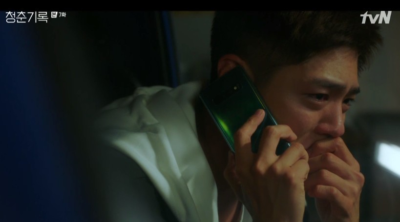 Park So-dam comforts Park Bo-gum as he tears over casting cancellation and feud with fatherOn TVNs Record of Youth broadcast on the 28th, Jung Ha (Park So-dam), who wipes the tears of Hye Jun (Park Bo-gum), was portrayed.On this day, MinJae (Shin Dong-mi) hinted at Jeong-ha, who became Hye-joons lover, saying, I love her, do you love her?Thats not a good thing to hear, you know, MinJae said, and laughed, Youre jealous, arent you?I loved her to the end of the universe, but I broke up. I finished it completely without a 0.0g fuss. Isnt it attractive? she quivered.Previously, Hyejoon was canceled in the drama casting and suffered from heartache.MinJae asked me to comfort Hyejun, saying, Would you be comforted that I comfort you? But I prepared a gift for him.He then called Hye-joon and said, I think I have a cold or I am glad, even though I know that he is crying.The comfort of Jung Ha-man, who wiped out Hye-joons tears, led to a shy first kiss, foreshadowing a further heightened romance.