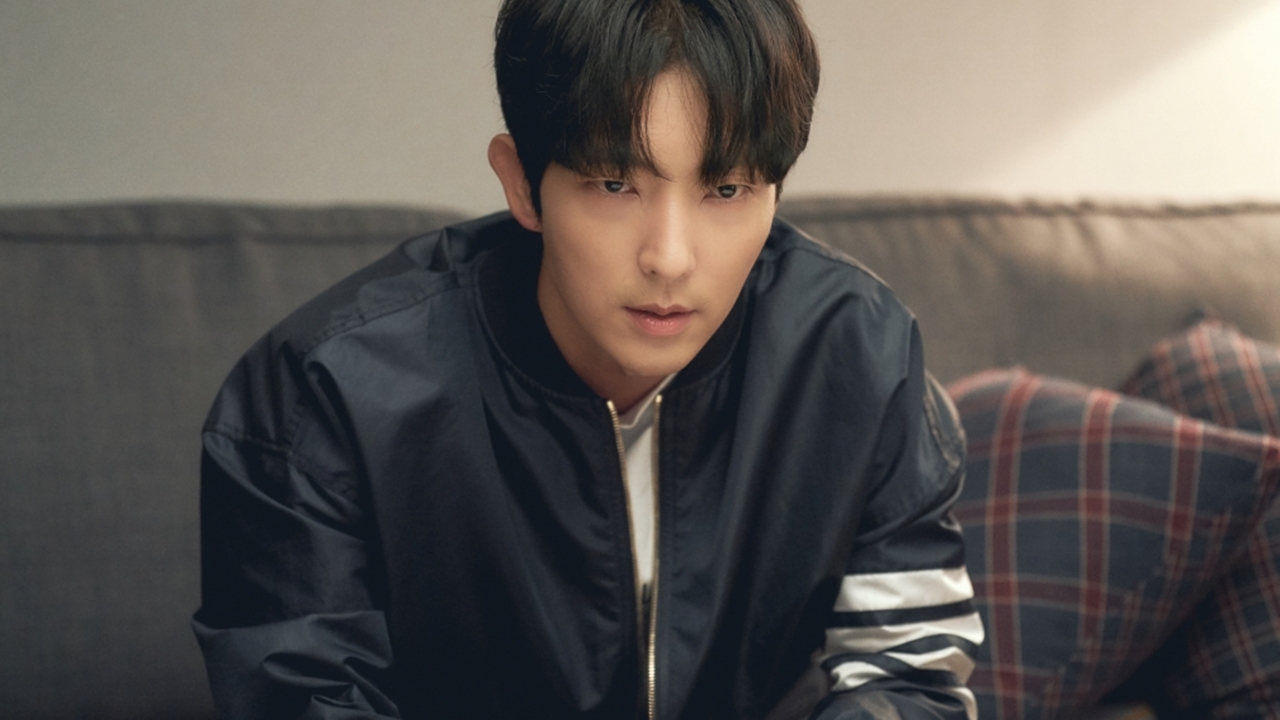 Lee Joon-gi also came out with a favorable review.Actor Lee Joon-gi once again proved the wide Acting spectrum by playing the role of Baek Hee-sung, who was living in the end TVN Flower of Evil on the 23rd, hiding the identity of Do Hyun-soo and washing his identity.He made a tightrope between Mello and Suspense with his wife, Cha Ji-won, who doubted his reality, and showed bromance with unexpected cooperation and Tikitaka with Kim Moo-jin (Seo Hyun-woo).He was evaluated as having succeeded in showing three-dimensional and colorful appearance in a single work through Flower of Evil.Star had a written interview with Lee Joon-gi, who successfully completed his return to the drama for two years, and shared various stories about the drama.After the end, I go to the interview, so I feel the nostalgia for all things again, and the feeling is more crossed.I am lonely and thankful for many things. He had to act two characters in the play, Baek Hee Sung and Do Hyun Soo.In particular, Lee Joon-gis double act of Do Hyun-soo who plays Baek Hee-sung attracted attention.Lee Joon-gi in the complexly intertwined Feeling line has not lost his own center.If there is a part that I have especially cared about, I have been rehearsing the past scenes through rehearsals and wondered what Feeling flow and high and low will be convincing with Actors.Personally, thanks to Moon Chae-won, I think I could draw more diverse reactions.And without the efforts of the actors who made a wonderful ensemble, the explosive power of Feeling in the second half would not have gained synergy. Lee Joon-gi said, If you try to recall it many times, it will be a shame, but the ending of the present is quite satisfactory. The ending that the new life of Do Hyun-soo is started and accepted seemed to be the process of falling the sickest petals of life and blooming beautiful peaks again.I think it was a good ending, he added.He said: I made up the Characters by sharing these and other ideas with Mr. Moon Chae-won.Chae Won is a very delicate actor with great power in concentrating on Feeling, so he filled a lot of things I could miss.Thanks to that, at the end, I was heartbroken even if I thought of the car support. In fact, Moon Chae-won and couple Acting have become a lot of talk.Actor Moon Chae-won in the field is delicate and highly focused, and is an actor who is worried until he can interpret the Feeling.So when I was working together with each other, I was more stimulated and helped in the Feeling part. Meanwhile, Lee Joon-gi is reviewing his next work after the Flower of Evil End.