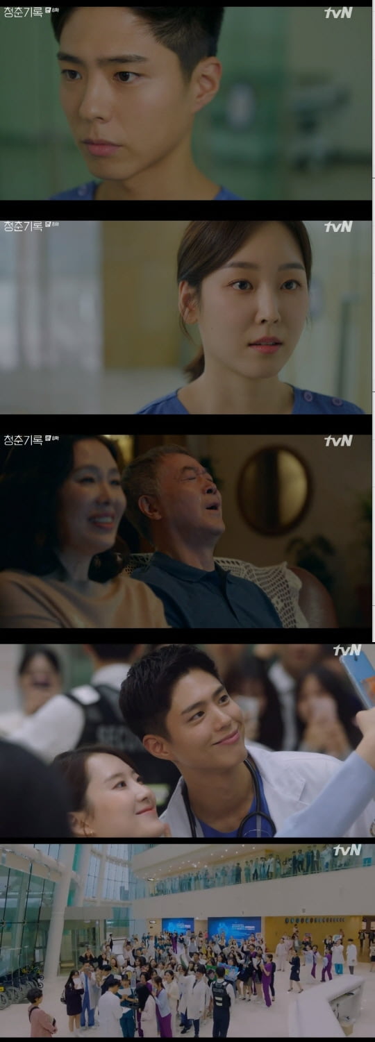 In episode 8 of TVNs Record of Youth, which aired on September 29, Sa Hye-joon (Park Bo-gum) was portrayed as a rising star through medical drama.On this day, Sa Hye-joon started a intensive study of the role in the library with a script after becoming a medical drama cast.Sa Hye-joon, who had an evening appointment with his brother, said, Now I have only a week left for Drama.Since then, Han Ae-sook (Ha Hee-ra) has watched Drama with Sa Hye-joon as Samin-ki (Han Jin-hee).In Drama, Sa Hye-joon asked Lee Hyun-soo (Seo Hyun-jin), Do you want to make a sister? In the refreshing performance of Sa Hye-joon, Lee Hyun-soo replied, Would you like to be right?Im done, Im done, said Sam Min-hee, who was watching Sa Hye-joons Drama, and she blushed as she recalled the days she suffered.After the introduction of the Sa-yeong-nam (Park Soo-young), Han Ae-sook said, I feel so strange, I feel so wonderful, I dont think its our son. After that, Han Ae-sooks acquaintance said, Is Hye-joon really right?Im out, Im out, he said, calling congratulations.Since then, Sa Hye-joons scene has emerged as a hot topic in the entertainment industry, and in a moment, Sa Hye-joon has emerged as a rising star.