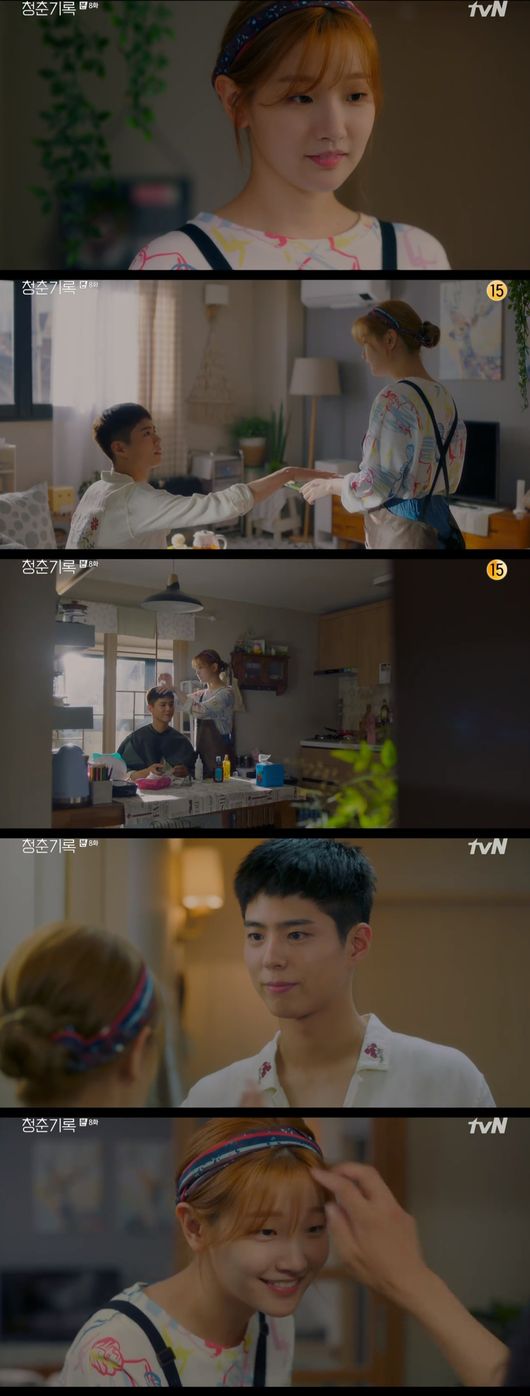 Park Bo-gum has become a rising star but Lee Chang-hoon is ready to disrupt it.On TVN Record of Youth broadcast on the 29th, when Park Bo-gum became a rising star in the morning, Lee Tae-soo, the former agencys representative, began to interfere with it.On this day, Sa Hye-joon visited the house of Ahn Jeong-ha (Park So-dam) to dye her hair before shooting the drama, and she gave her hair a dye after applying oil with a careful and stable mind.When I saw the head of Sa Hye-joon, I was satisfied that it worked well.Sa Hye-joon started filming Drama Gateway and, as a doctor, he threw a word to Lee Hyun-soo (Seo Hyun-jin) saying, I want to make a sister.Han Ae-sook and Sam Min-ki (Han Jin-hee) were thrilled to see Drama with Sa Hye-jun coming out; Sam Min-gi showed tears and said, Hes done.But Sa Yeong-nam (Park Soo-young) didnt even look at Drama properly and said, Dont wind it up for nothing.Kim Yi-young (Shin Ae-ra) looked at Sa Hye-joons Drama and found Won Hae-hyo (Byeon Woo-seok); Kim Lee Young-eun said, You will be better, dont worry.Kim Lee Young-eun Won Hae-hyo appeared together in Park Do-has Drama and expected to hit the jackpot.Lee Tae-soo and Park Do-ha were angry at the fact that Sa Hye-joon was rising when they saw Drama Gateway. Lee Tae-soo told Park Do-ha, You are the tower.When it airs, everything will be focused on you. But Sa Hye-joon was reborn as a rising star after shooting Drama Gateway.In addition, as Park Do-has cosmetics advertisement was canceled and the possibility of Sa Hye-joon becoming a new model increased, Lee Min-jae shouted to Lee Tae-soo.