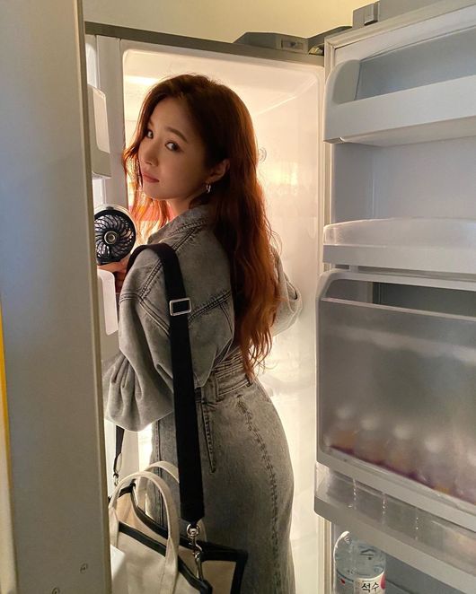  Actress Shin Se-kyung revealed her current situation as she greeted the memorial.Shin Se-kyung posted this photo on his Instagram on Jan. I posted a photo with the wordsThe photo shows Shin Se-kyungs back.  Shin Se-kyung described it as not today.Shin Se-kyung recently received a inspection from the JTBC drama Run On when the crew confirmed corona 19.  Fortunately, the result was human voice.  It is the first time since inspection that it is said to be the first time i have been able to experience it.Meanwhile, Shin Se-kyung is filming JTBCs new drama Run On.