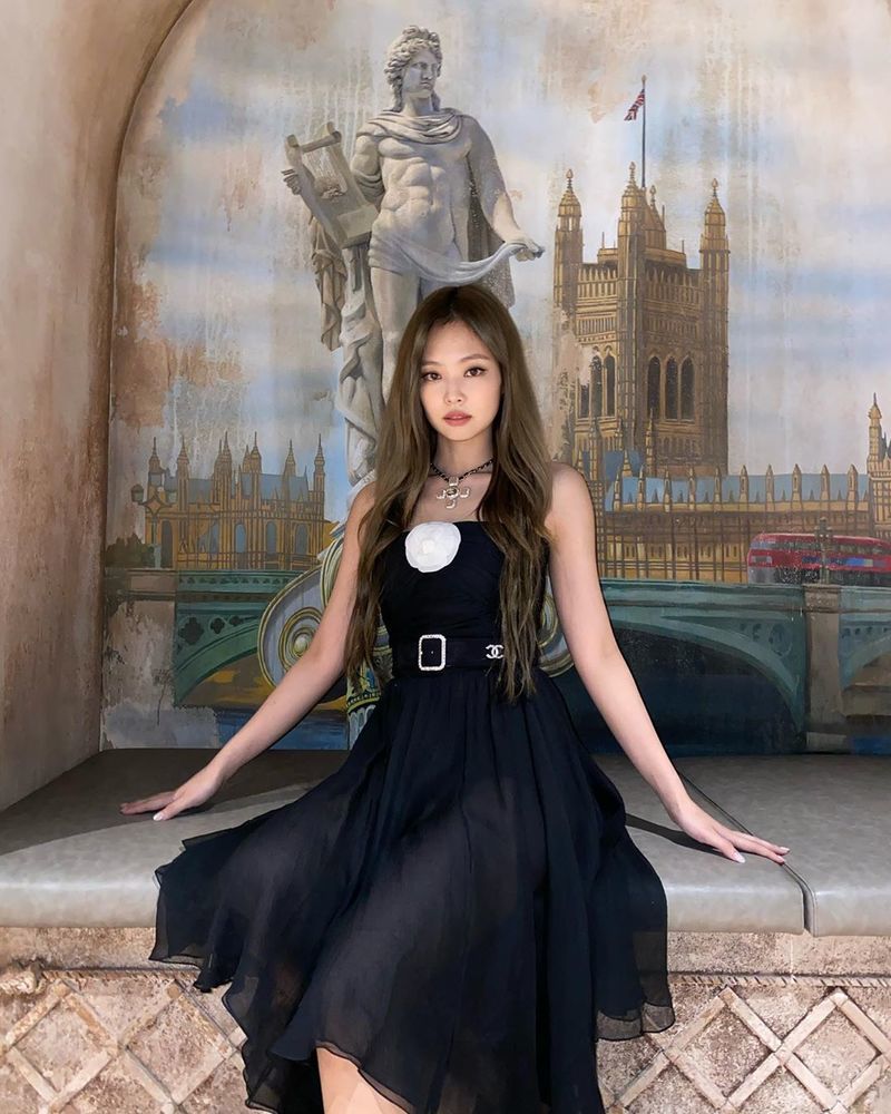 Human Channel BLACKPINK Jenny Kim, graceful beautiful looks Group BLACKPINK member Jenny Kim reported on the current situation through SNS.On October 2, Jenny Kim posted a picture on her SNS with an article entitled I am so happy and precious that the album came out.In the photo, Jenny Kim created a luxurious atmosphere that the modifier Human Chanel fits well.Jenny Kim showed off her princess-like figure in a black dressOn the other hand, BLACKPINK, which includes Jenny Kim, released her first full-length album The Album on October 2.