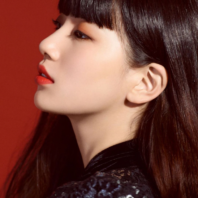 Singer and Actor Bae Suzy shows off Girl Crush in Reversal StoryBae Suzy posted several commercial photos on her instagram on the 3rd.In the public photos, Bae Suzy showed a variety of fashions including berets and red dot dresses in an all-black look. Especially, Bae Suzy doubled her alluring charm with shading makeup.The more close-up the more beautiful Bae Suzys unique beauty attracts attention, especially Bae Suzy, who took off her existing innocent image and boasted a girl crush charm with smokey makeup.Bae Suzys pale-colored charm attracts attention.On the other hand, Bae Suzy will appear on TVN StartUp which will be broadcasted on the 17th.StartUp is a drama about the beginning and growth of young people who have entered StartUp dreaming of success in Silicon Valley in Korea.