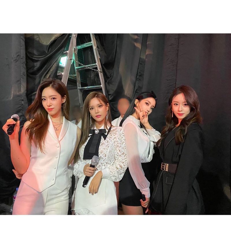 Group T-ara members Ji-yeon, Ham Eunjung, Hyomin and Qri united.Ji-yeon posted a picture on his instagram on October 3 with an article entitled Girls of those days.The picture shows the two sides of the line: Eunjung, Qri, Hyomin, and Ji-yeon. The four members smile brightly at the camera.The more mature beauty of the four members catches the eye.ji-yeon province