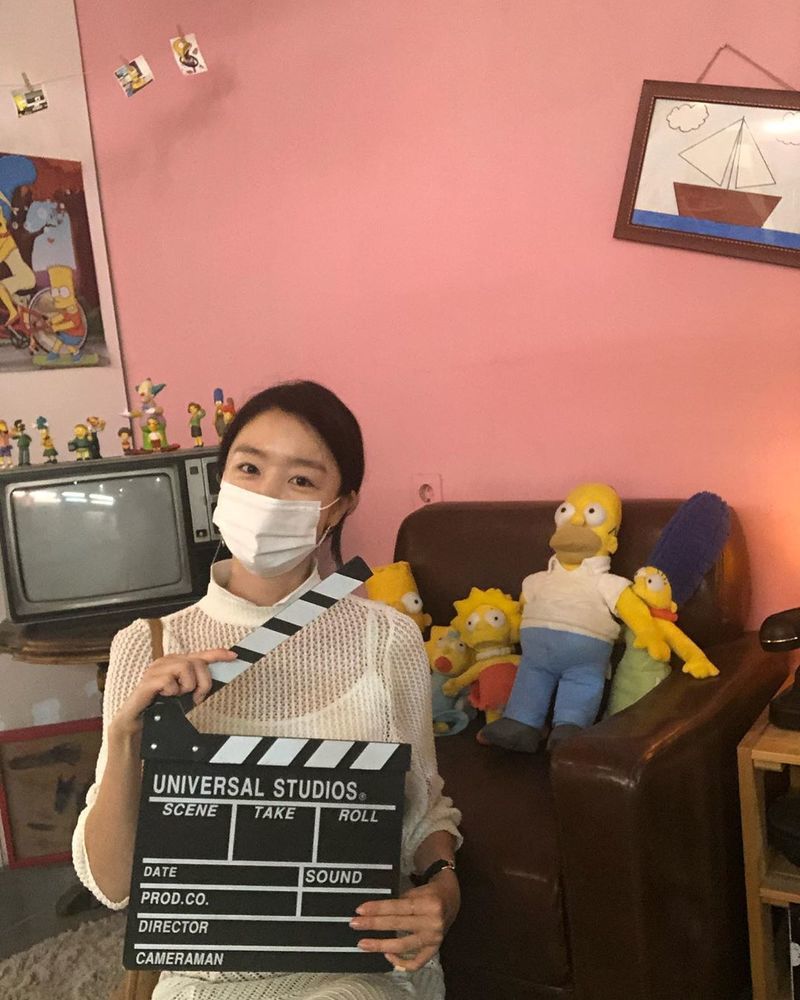 Han Sunhwa, an actress from the group Secret, showed off her pure beauty.Han Sunhwa posted this photo to his Instagram on October 3.The photo shows Han Sunhwa wearing The Mask.  Han Sunhwa is staring at the camera with a slate.  Han Sunhwas neat atmosphere catches the eye.Han Sunhwa will star in jtBCs new drama Undercover, which is scheduled to air in 2021