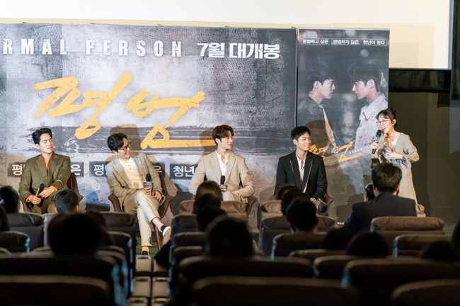 Act 2 of Record of Youth opens.TVNs Drama Record of Youth (playplayed by Ha Myung-hee/director Ahn Gil-ho) unveiled Sa Hye-joon (Park Bo-gum), who attended the production presentation of the movie Normal on October 4.Park Seul-gi, who completed the same scene more than real, makes a special appearance and adds strength.The Shus flower path was unfolded to Sa Hye-joon, who struggled to achieve his dream with his own strength.Despite the scheme of former agency Lee Tae-soo (Lee Chang-hoon), Sa Hye-joon has become a rising star by appearing on the medical drama Gateway with top star Lee Hyun-soo (Seo Hyun-jin).The romance between Sa Hye-joon and Ahn Jeong-ha (Park So-dam), who pledged unchanging love even in busy daily life, added to the excitement. There was still a crisis in the same days that everything would be good.Two youths who have not been frustrated by the tough reality and have been moving toward tomorrow are wondering whether they can protect their dreams and love in front of different reality and many variables.Meanwhile, the presentation of the production of the movie Performance, in which the hot heat is conveyed, was revealed.The real production presentation scene, including Sa Hye-joon, Won Hae-hyo (Byeon Woo-suk), Park Do-ha (Kim Gun-woo), Choi Se-hoon and Park Seul-gi, who are in charge of the process, stimulates curiosity.The movie Plant was the only hope that came to Sa Hye-joon, who gave up his dream and was going to the army.Sa Hye-joon, who proved his existence value as an actor without missing that last opportunity, rose to stardom by appearing in Drama.I can feel his popularity that has changed in the appearance of Sa Hye-joon, who conveys his feelings to the question of host Park Seul-gi.The bright smile of Sa Hye-joon, who receives the spotlight next to the main character Park Do-ha, causes excitement.The backstage atmosphere of the production presentation in the ensuing photo is also interesting: Lee Min-jae (Shin Dong-mi), the manager who cheers and applauds for Sa Hye-joon.Lee Tae-soo and Park Do-has laughing visuals, who look at this disapprovingly, make a laugh.Park Hye-joon, who only appears in five scenes than the main character, is more attracted to the attention.It raises the curiosity about how Sa Hye-joon, who appeared as a minor, attended the production presentation.In the ninth episode, Sa Hye-joons sweet success, which has emerged as a rising star, unfolds. Sa Hye-joon, who stepped on the Shuth flower path with drama, movies and advertisements.The next work, which I chose as much as I could, will continue to make a big hit.