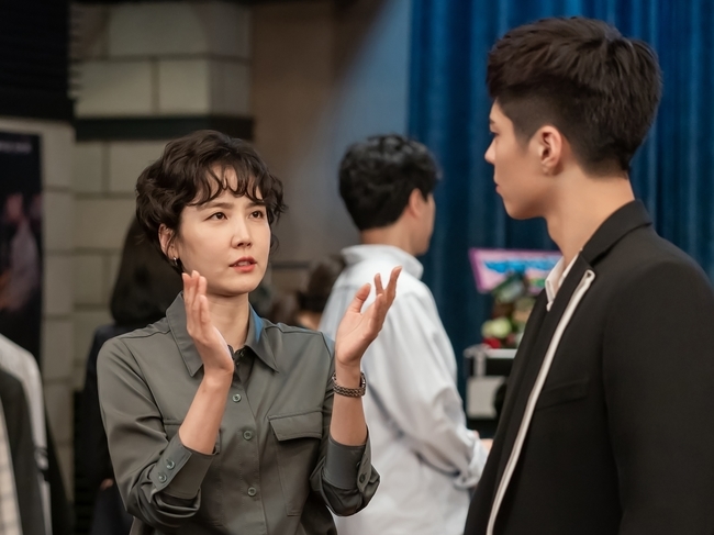 Act 2 of Record of Youth opens.TVNs Drama Record of Youth (playplayed by Ha Myung-hee/director Ahn Gil-ho) unveiled Sa Hye-joon (Park Bo-gum), who attended the production presentation of the movie Normal on October 4.Park Seul-gi, who completed the same scene more than real, makes a special appearance and adds strength.The Shus flower path was unfolded to Sa Hye-joon, who struggled to achieve his dream with his own strength.Despite the scheme of former agency Lee Tae-soo (Lee Chang-hoon), Sa Hye-joon has become a rising star by appearing on the medical drama Gateway with top star Lee Hyun-soo (Seo Hyun-jin).The romance between Sa Hye-joon and Ahn Jeong-ha (Park So-dam), who pledged unchanging love even in busy daily life, added to the excitement. There was still a crisis in the same days that everything would be good.Two youths who have not been frustrated by the tough reality and have been moving toward tomorrow are wondering whether they can protect their dreams and love in front of different reality and many variables.Meanwhile, the presentation of the production of the movie Performance, in which the hot heat is conveyed, was revealed.The real production presentation scene, including Sa Hye-joon, Won Hae-hyo (Byeon Woo-suk), Park Do-ha (Kim Gun-woo), Choi Se-hoon and Park Seul-gi, who are in charge of the process, stimulates curiosity.The movie Plant was the only hope that came to Sa Hye-joon, who gave up his dream and was going to the army.Sa Hye-joon, who proved his existence value as an actor without missing that last opportunity, rose to stardom by appearing in Drama.I can feel his popularity that has changed in the appearance of Sa Hye-joon, who conveys his feelings to the question of host Park Seul-gi.The bright smile of Sa Hye-joon, who receives the spotlight next to the main character Park Do-ha, causes excitement.The backstage atmosphere of the production presentation in the ensuing photo is also interesting: Lee Min-jae (Shin Dong-mi), the manager who cheers and applauds for Sa Hye-joon.Lee Tae-soo and Park Do-has laughing visuals, who look at this disapprovingly, make a laugh.Park Hye-joon, who only appears in five scenes than the main character, is more attracted to the attention.It raises the curiosity about how Sa Hye-joon, who appeared as a minor, attended the production presentation.In the ninth episode, Sa Hye-joons sweet success, which has emerged as a rising star, unfolds. Sa Hye-joon, who stepped on the Shuth flower path with drama, movies and advertisements.The next work, which I chose as much as I could, will continue to make a big hit.