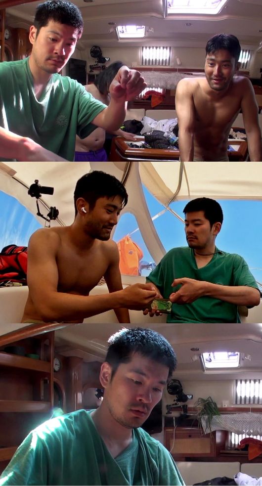 Yacht Expedition Choi Siwon and Chang Kiha prepare for the last dinner above yacht.In the 8th MBC Everlon entertainment program yacht Expedition broadcasted on the 5th, Jingu, Choi Siwon, Chang Kiha and Song Ho-joon return to Jeju Island after encountering the rough sea of ​​the Pacific Ocean are drawn.The journey of yacht expedition, which is not over until the end, will provide fun and healing that can be felt only at sea.The yacht expedition ahead of the arrival of Jeju Island will have a last-dinner on the yacht.Choi Siwon, who played as a main chef Chang Kiha and an assistant chef, will be preparing for the last morning menu.Chang Kiha said he had burned his cooking passion, including designing a breakfast menu from the night before, and he even took out the kittky of the spleen he had prepared before departure.In the meantime, Choi Siwon is said to have become a Chang Kiha wish because he is immersed in the charm of the cooking brother Chang Kiha.Choi Siwon has made the cooking scene pleasant, learning how to cut hard on Chang Kiha, and showing a cute youngest person who wants to be praised by Chang Kiha.In addition, Choi Siwon looks at Chang Kiha cooking quietly and says, I think women will like my brother when I see this.I wonder what the appearance of Chang Kiha, which Choi Siwon is against, is about to prepare for the cooking of two men who blossomed unexpected bromance.I wonder about the last dishes of Chang Kiha and Choi Siwon, which were born after this process.Chang Kiha is a back door that made Choi Siwon laugh by cooking in a spleen and serious manner.Choi Siwons Chang Kiha Hope aspect, which accepts such a brother, also shines, adding to their interest in chemistry.MBC Everlon.