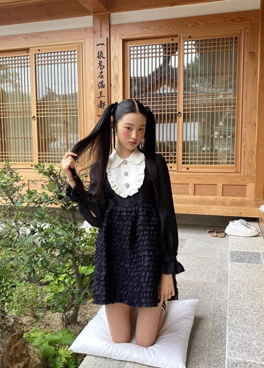 On the 5th, IZ*ONEs official Instagram posted three photos: in the public photos, Jang Won-young poses with a double-headed head and a neat dress.Especially, the beauty and superior body ratio like Doll attracts attention.The netizens who watched this showed various reactions such as Only the Gamtan, Won Young Lee is the most beautiful and Doll itself.Meanwhile, the group IZ*ONE, which includes Jang Won-young, held an online concert ONEIRIC THEATER last month.