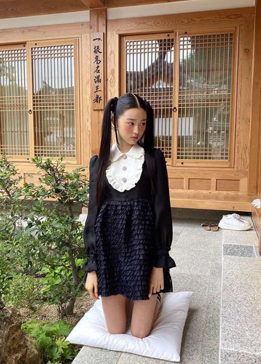 On the 5th, IZ*ONEs official Instagram posted three photos: in the public photos, Jang Won-young poses with a double-headed head and a neat dress.Especially, the beauty and superior body ratio like Doll attracts attention.The netizens who watched this showed various reactions such as Only the Gamtan, Won Young Lee is the most beautiful and Doll itself.Meanwhile, the group IZ*ONE, which includes Jang Won-young, held an online concert ONEIRIC THEATER last month.