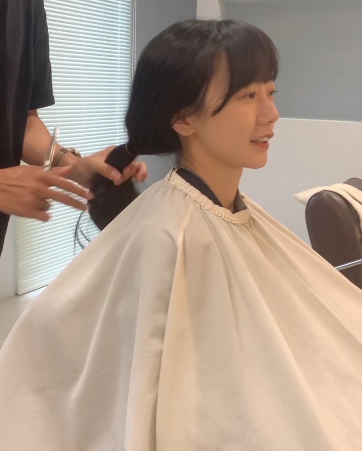 Bae Doona has released the last photo of Secret Forest 2Bae Doona posted an article, photo and video on his instagram on October 5th, Secret of the forest 2.The photo shows the TVN Saturday drama Secret Forest 2.Especially, Bae Doona, who has been holding Long Hair throughout the drama and returned to his hair like Season 1 in the last episode, also reveals his haircut.minjee Lee