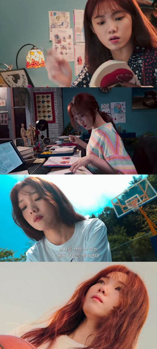 Only In Another World With My Smartphone comes the short film Heart A Tag.Director Lee Chung-hyeon and director Kim Sang-il, who directed the film, told the story about the casting of the leading actor Lee Sung-kyung and the behind-the-scenes of the shooting scene.Lee Chung-hyeon and director Kim Sang-il participated in the online production report of the movie Heart A Tag which was broadcast live on the morning of the 5th.Heart A Tag (director Lee Chung-hyeon, film for production) is a time-slip fantasy romance about a woman who turns 100 times to save her loved one.Director Lee Chung-hyeon said he had no hesitation in casting the Lee Sung-kyung actor.I decided that I would fit in this movie in a minute without worrying about it, Lee said. Lee Sung-kyungs bright, healthy and lovely image was a plus for the movie.Heart A Tag has taken all the shots, including trailers, making films, and posters, as well as the main film, on smartphones.Director Lee Chung-hyeon said, I was worried because I was shooting with In Another World With My Smartphone.In Another World With My Smartphone was small, so I was able to shoot flexibly and quickly.The results taken with In Another World With My Smartphone and the filming taken with the movie were not much different.I thought that the general public could shoot a movie with In Another World With My Smartphone with only ideas.And I hope that there will be a short form platform to shoot such a movie. Kim Sang-il American Society of Cinematographers Awards also positively evaluated the possibility of a movie shot with In Another World With My Smartphone.Kim Sang-il said, It takes about 20 minutes to shoot the next film in the movie theater, but it was convenient to replace In Another World With My Smartphone. High school students, junior high school students and elementary school students thought that if they shoot with In Another World With My Smartphone, they would make a lot of fun.The blonde foreign actor starred opposite Lee Sung-kyung, a Ukrainian national fashion model Mappy who also doesnt speak English.Director Lee Chung-hyeon said, I thought this movie was a movie that was conducted by a womans gaze. I thought I wanted the man to look as unknown as possible.A blonde foreigner and a Ukrainian-speaking actor would make a woman feel more enigmatic, which helped the films feelings.When Mappy rehearsed because she did not understand the video shoot, her face was reddened. Fortunately, she was good when she was shooting. Director Lee Chung-hyeon praised Lee Sung-kyung for saying, Lee Sung-kyung has a really healthy and bright energy.It was really hot, and it led to the set with the most energy of all the staff. Thank you.It must have been a tough shoot, but it broke through, and Lee Sung-kyungs character was buried in the movie, and it was buried that it made the man alive to the end lovely and bright.Its an actors tendency, he confessed.Director Lee Chung-hyeon said he wanted to film a feature-length romance film, not a short film. I want to do such a movie as La La Land and About Time.I have a rhythm, and I want to make a movie that people can feel love for. Heart A Tag will be released on the online streaming platform Wacha at noon on the 5th.