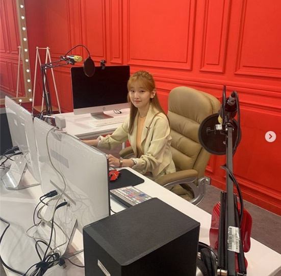 TVN Record of Youth Park So-dam released a photo of the party.Park So-dam left a picture on his SNS on the 5th with an article entitled Stabilized Ha, please look at #Record of Youth soon # 9 oclock tonight # tvN.Park So-dam is beige-colored from head to toe in front of Computer; the perfect proportion of Park So-dam also catches the eye.Park So-dam plays the role of stable in Record of Youth and is breathing with Park Bo-gum and Woo-suk.Record of Youth starring Park So-dam is held every Monday and Tuesday at 9 pm
