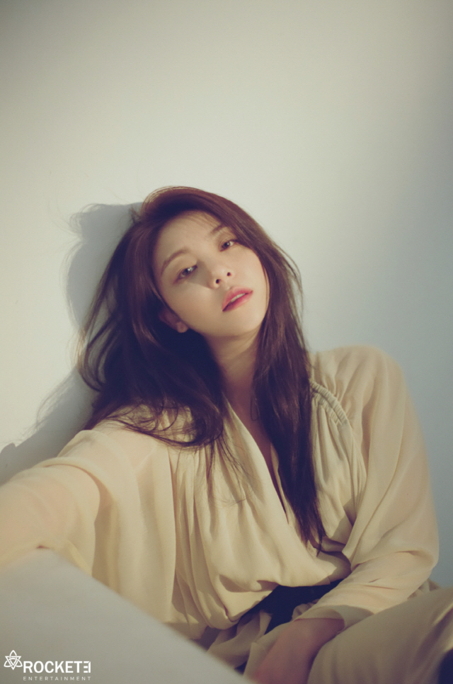 Ailee will announce her new Mini album Im at 6 pm on the 6th and start her career with the title song While we love.Especially, various activities are planned through various media, raising the expectation of fans.Ailee appeared on SBS Running Man and showed a unique presence.In the talk about love, I focused my attention on the outstanding gesture, and in the following name tag tearing race, the entertainment veterans also performed MVP class with a brilliant artistic sense.Ailees delightful charm gave viewers a pleasant smile.Ailee appears on MBC Everlon Video Star on the day of the release of the new song.On this day, Ailee will reveal not only the release of the express song that attracts reason, but also the enthusiasm of the game streamer universe hippopotamus, Hyean, and the squad combination issues with the hot hot hot hot hot hot hot hot hot hot hot hot hot hot hot hot hot hot hot hot hot hot hot hot hot hot hot hot hot hot hot hot hot hot hot hot hot hot hot hot hot hot hot hot hot hot hot hot hot hot hot hot hot hot hot hot hot hot hot hot hot hot hot hot hot hot hot hot hot hot hotAilees frank talk, which is as good as her singing skills, will shine Video Star.Ailee also plans to meet with Radio listeners and tell them the Honey Voice.KBS Cool FM Good Day to Love, SBS Power FM Choi Hwa-jungs Power Time, Dooshi Escape Cult show, MBC FM4U Noon Hope song, Jeon Hyo Sungs Dream Radio, Naver NOW.Yoo Byung-jaes Nuri-a-dong will appear on the back, and it is expected that Ailees high-quality live will be held to enhance listeners ears.We are planning to meet as many people as possible and listen to Ailees music as it is a long time since it is a record activity, said an official at Ailees agency. In addition to TV and Radio activities, we are also carrying out various contents that can communicate with fans through SNS channels that fit the trend.On the other hand, Ailee will announce Mini album Im through each soundtrack site at 6 pm on the 6th.