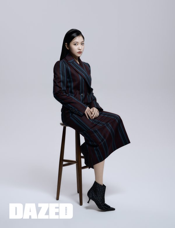 Recent Recent Revelations by Red Velvet Yeri, Writing and Drawing Magazine <Daysd> released a picture with Red Velvet Yeri.Yeri, who has been in the picture for a long time, has completed his modern and refined portrait picture perfectly, from girllike appearance to elegant and luxurious mood.Recently, he has been working on YouTube called Yeri Oriental and has shown another appearance as a VJ. He talked about the current situation in Interview after shooting the picture.Ive been taking YouTube shots, writing songs, drawings, reading books, and doing things I want to do recently, he said.In particular, Yeri Oriental medicine started to think that fans would like it at the same time that it is difficult to act, he said, introducing the opportunity to start YouTube.The more I shoot, the more I grow, Yeri added.During the break, he showed his various aspects through the content of Yeri Oriental Room and said he wanted to communicate more with the public. He finished the interview with the words to expect him to show up in the future.The content of the Yeri Oriental will be released every Monday and Wednesday. YouTube, which contains the picture, will be released on October 5.More stories and pictures with Yeri can be found in the October issue of <Daysd> and on the homepage.