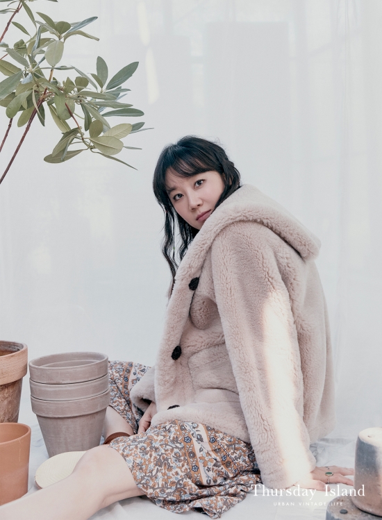 The actor Gong Hyo-jins warm sensibility was revealed.On the 5th, the Supernatural and free emotional contemporary brand of Gienco Co., Ltd., Kim Seok-ju, announced that it has released a 2020FW winter campaign picture with Muse Gong Hyo-jin.The winter campaign featured an ECCOpper collection, complete with Brand-specific rich colors and Supernatural and luxurious materials, along with the signature items of the Susday Island, knit and one piece.ECCO Friendly, which has recently prepared a variety of ECCOpper editions of sustainable fashion in line with trends in pursuing a nature-friendly and healthy lifestyle.This picture was based on a garden full of pleasant energy.Especially, Muse Gong Hyo-jins warm and lovely smile added to complete the warm and emotional winter atmosphere of Thursday Island.In the picture, she showed various stylings with ECCOpper Full Metal Jacket, which conveys a warm feeling and a lovely mood.The ECCOpper Full Metal Jacket, which has a lighter sense of brilliance, has a toned-on tone to create a wearable style, and a clean and romantic winter styling with Chiffon Paisley One Piece.He then presented various ECCO Friendly life in Thursday Island with a daily look this winter, including denim pants and ECCOpper Full Metal Jacket in a lobe-style One Piece.On the other hand, the 2020FW winter campaign items with Susday Island and Gong Hyo-jin can be found on the official website and SNS account.