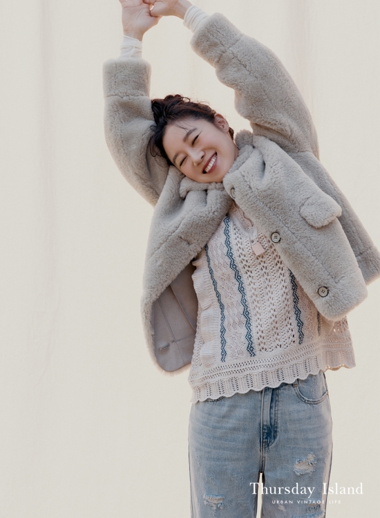 The actor Gong Hyo-jins warm sensibility was revealed.On the 5th, the Supernatural and free emotional contemporary brand of Gienco Co., Ltd., Kim Seok-ju, announced that it has released a 2020FW winter campaign picture with Muse Gong Hyo-jin.The winter campaign featured an ECCOpper collection, complete with Brand-specific rich colors and Supernatural and luxurious materials, along with the signature items of the Susday Island, knit and one piece.ECCO Friendly, which has recently prepared a variety of ECCOpper editions of sustainable fashion in line with trends in pursuing a nature-friendly and healthy lifestyle.This picture was based on a garden full of pleasant energy.Especially, Muse Gong Hyo-jins warm and lovely smile added to complete the warm and emotional winter atmosphere of Thursday Island.In the picture, she showed various stylings with ECCOpper Full Metal Jacket, which conveys a warm feeling and a lovely mood.The ECCOpper Full Metal Jacket, which has a lighter sense of brilliance, has a toned-on tone to create a wearable style, and a clean and romantic winter styling with Chiffon Paisley One Piece.He then presented various ECCO Friendly life in Thursday Island with a daily look this winter, including denim pants and ECCOpper Full Metal Jacket in a lobe-style One Piece.On the other hand, the 2020FW winter campaign items with Susday Island and Gong Hyo-jin can be found on the official website and SNS account.