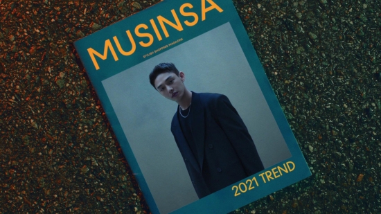 On May 5, MUSINSA announced that it will release new TV commercials with the brand Muse, Actor Yoo Ah-in, and carry out various marketing activities.In the second half of this year, TV commercials show the identity of MUSINSA, which can enjoy all of fashion with the core message of Da MUSINSA and Year, as a sensual image.Especially, starting with limited edition sneakers, we have dynamically drawn various services that can be enjoyed in the MUSINSA store such as brand curation, street brand, style snap, ranking.At the same time, it tells the value and direction of MUSINSA as a fashion store as the voice of Actor Yoo Ah-in.MUSINSA will launch the Da MUSINSA and the Year campaign to commemorate the new ad on air.First, by the end of this year, members who purchased products more than once at the MUSINSA store will present a prize for the Lenigade Longe Tude 2.4 FWD, the latest SUV in Jeep, through a lottery.And the MUSINSA Store Steady Seller brand blockbuster sale event will be held.Barnes, Covernat, Mark Gonzalez, Disiz Never That, Converse, etc. will participate and will be held until the end of October.In addition, 12 coupon packs will be paid to all members of MUSINSA who can receive discounts of up to 200,000 won or more.In addition, a raffle event will be held three times in total to purchase limited edition sneakers at special prices, and a random coupon event will be held every day for 100% of midnight.For more information on MUSINSA new TV commercials and events, please visit the MUSINSA Store.