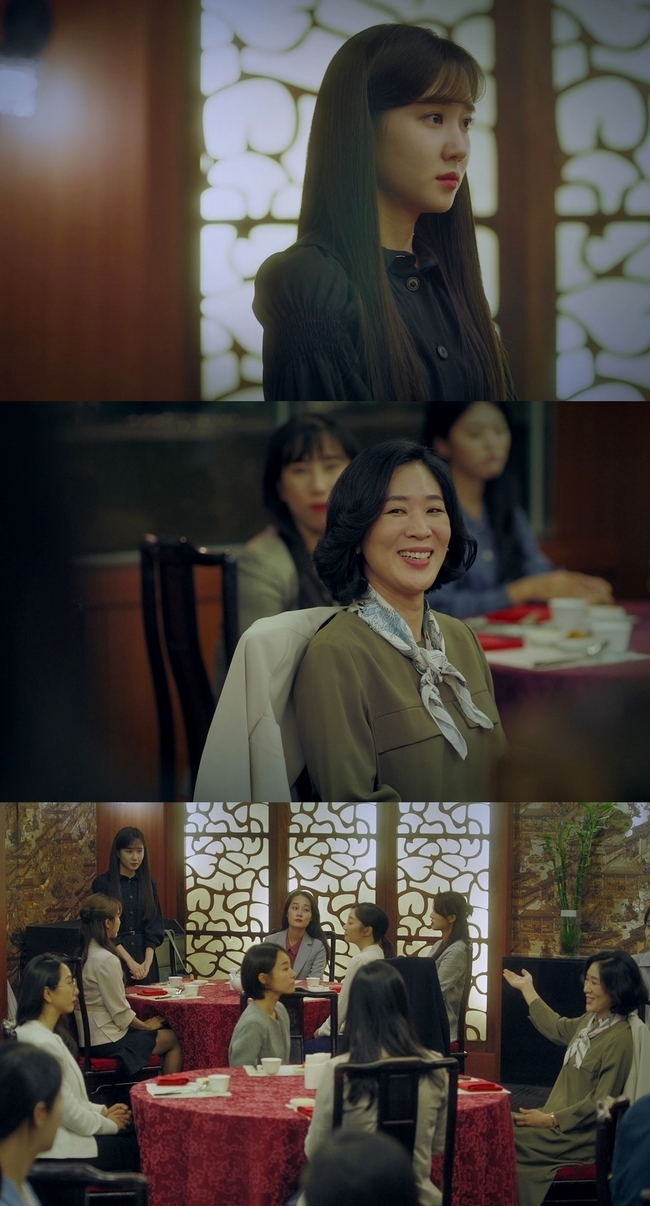 Park Eun-bin suffers ordeal at Chamber Alcoholic drink siteDo you like SBS drama Brahms? (played by Ryu Bo-ri/directed Cho Young-min), Park Eun-bin plays the role of Chae Song-ah, a late-money music student who challenged her dreams late.The talent that does not follow as much as passion, the appearance of Chae Song-a who does not let go of Violin while constantly encountering the boundary between dream and reality, is leading to the support of viewers.In the last 11 times, Chae Song-a once again realized the cold reality that he had tried to ignore.I tried to get into music, but it was late compared to the motives I had been doing Violin for 20 years since I was a child, and I did not have enough talent to go beyond that time.The interest of viewers is also increasing as to what way the confused Chae Song will go.In the meantime, Do You Like Brahms? The production team unveiled the Alcoholic drink scene of Professor Lee Soo-kyung (Baek Ji Won-won), which Chae Song-ah had prepared hard, ahead of the 12th broadcast on October 6.However, the appearance of Chae Song-a, who is making a gloomy face, not a proud face, is making me wonder what happened.In the restaurant in the public photo, all of Professor Lee Soo-kyungs Chamber members are gathered.Among his disciples, Lee Soo-kyung is enjoying the joy of founding Chamber with a bright smile.He is introducing the song with his hand, and the song attracts attention with his standing standing.Chae Song-ah participated in the retired professors birthday party with Lee Soo-kyung, and he showed an awkward and uncomfortable appearance between them.emigration site