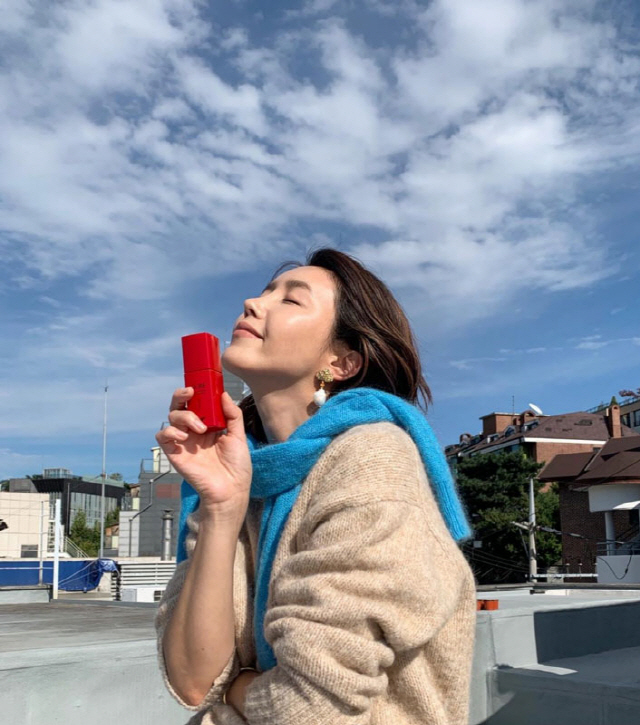 Actor Chae Jung-an showed off his beautiful looks during the show.Chae Jung-an posted a picture on his Instagram on the 7th, saying, Twilight + mask, is it very difficult?Inside the picture is a picture of Chae Jung-an enjoying the autumn wind on the rooftop.Chae Jung-an, who is showing fashion that gave a beige-colored neck a point with a light blue neck shawl.At this time, I closed my eyes and admired it with perfect side lines such as a f-nosed nose and a sleek jaw line.In particular, Chae Jung-an focused his attention on the MBC drama Coffee Prince 1st Store, which was broadcast in 2007, with still beautiful visuals that remind him of Han Yu-ju.On the other hand, Chae Jung-an has appeared in MBC documentary Youth Documentary Again? Coffee Prince which was recently broadcasted.