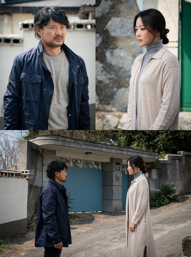 Strong Spot to capture meaningful heart encounterKim Sang-ho, Kim Hee-suns 2010What is the story of the meeting?In the last broadcast of SBSs Drama Alice (playplayed by Kim Gyu-won, Kang Cheol-gyu, and Kim Ga-young/directed by Baek Soo-chan), Yoon Tae-yi began to question him by capturing the suspicious aspect of Kim Sang-ho, who Park Jin-gyeom (played by Joo Won) follows like his father.Park Jin-gyeom witnessed something shocking while pursuing the trail of the missing Seok Oh-won (Choi Won-young).Meanwhile, the production team of Alice unveiled the meeting between Park Sun-young (Kim Hee-sun), Park Jin-gums mother, and Ko Hyung-seok on October 7.The photo shows Park Sun-young and Ko Hyung-seok facing Park Jin-gums old house.Park Sun-young is alive, so the meeting between the two in the picture is 2010It can be assumed that Park Sun-young first faced his detective, Ko Hyung-seok, when his son Park Jin-kyum was framed as a criminal in the suicide of a high school girl.The most eye-catching thing is the serious atmosphere of the two.Park Sun-young looks at the solid stone that came to him with meaningful eyes, but rarely with a feeling.So, he looks urgent. I wonder what kind of conversation they might have had.Currently, Ko Hyung-seok is considered to be a leading suspect in the murder of Park Sun-young among Alice viewers.In particular, the scene where Ko Hyung-seok is pointing a gun at the kidnapped Seo Oh-won and watching the prophet in front of him, and the scene where Lee Se-hoon was staying just before the death of Lee Se-hoon (Park In-soo) are revealed.So hes going toIt was revealed that Park Sun-young visited her before she died.emigration site