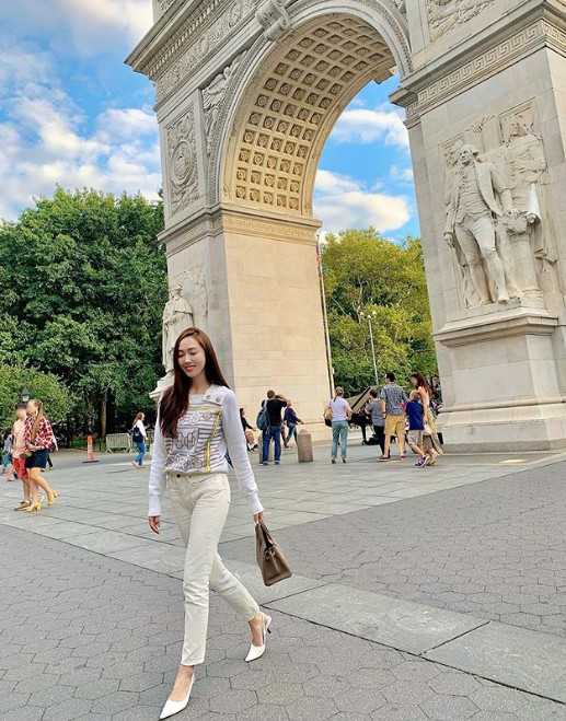 Jessica, from Girls Generation, remembered New York City TravelJessica posted a picture on her instagram on the 7th with an article entitled I did not know how precious this day was on a wonderful day in New York City.Jessica in the open photo is walking brightly on the streets of New York City Arc.Jessica reveals her surroundings in all-white fashion, sporting a visual goddess down Beautiful looks.Jessica cherished the memories of Travel, which was special because of Corona 19 (a new coronavirus infection).The netizens who encountered the photos sympathized with I always have a lovely, I am so clean in fashion, I want to travel, I do not use masks.Jessica, meanwhile, planned to Publish the novel Shine last month, but postponed it.Shine is a 17-year-old girl who can do anything to achieve her dream of being a K-pop star and at the same time give up everything.Photo Jessica SNS