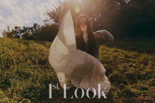 Girl group f(x) member Krystal Jungs cover picture and interview magazine First ImpressionsThis was released on the 8th.First ImpressionsIn the interview with Krystal Jung, on the cable channel OCN drama Surch scheduled to be broadcasted on the 17th, It was fresh that the drama deals with the stories of soldiers in earnest.And Im very attractive to Lieutenant Son Ye-rim, who is a female character who is on a mission to the real world and leads a special levy, and its new and interesting.I met with actual soldiers while preparing for the drama, interviewed and studied a lot to give reality.I wanted to hear about I am like a real soldier, he said.The High Kick Short Leg Counterattack is a work that will remain in Memory for a long time. It was so fun to shoot.I was very close to the actors and staff, working at the studio every day for about nine months, and I was excited to be tired while shooting, and I was very excited about the wise life.Ive become more serious about acting. Ive learned a lot from the actors Ive been with.They are seniors who truly respect them. 