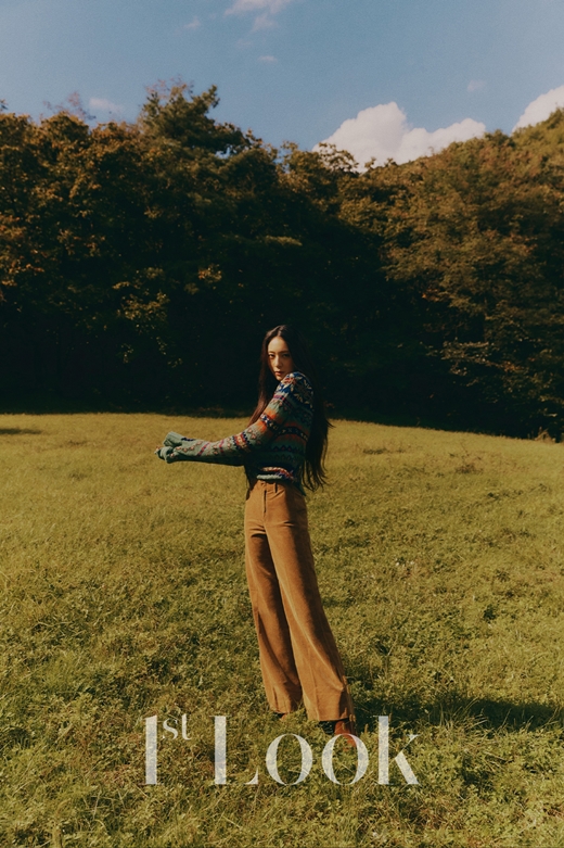 Girl group f(x) member Krystal Jungs cover picture and interview magazine First ImpressionsThis was released on the 8th.First ImpressionsIn the interview with Krystal Jung, on the cable channel OCN drama Surch scheduled to be broadcasted on the 17th, It was fresh that the drama deals with the stories of soldiers in earnest.And Im very attractive to Lieutenant Son Ye-rim, who is a female character who is on a mission to the real world and leads a special levy, and its new and interesting.I met with actual soldiers while preparing for the drama, interviewed and studied a lot to give reality.I wanted to hear about I am like a real soldier, he said.The High Kick Short Leg Counterattack is a work that will remain in Memory for a long time. It was so fun to shoot.I was very close to the actors and staff, working at the studio every day for about nine months, and I was excited to be tired while shooting, and I was very excited about the wise life.Ive become more serious about acting. Ive learned a lot from the actors Ive been with.They are seniors who truly respect them. 