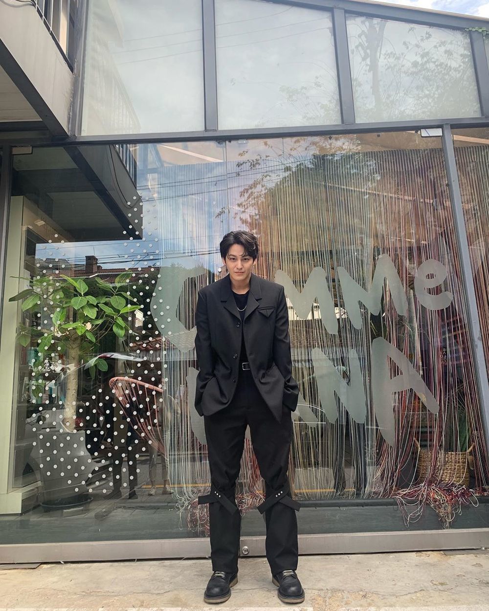 Actor Kim Bum released a photo taken before the production presentation of the TVN tree drama The Tale of a Gumiho.Kim Bum said on October 7th, D-day !The Tale of a Gumiho ! - Production Presentation VLive 14:00 and First Broadcasting - 10:30 pm on the 7th of October ! - and the photo (but this photo is awkward) - The Tale of a Gumiho # .Kim Bum, who is released, is laughing at the Model ratio girdle, especially in all-black fashion.Kim Bum returned to the house theater with The Tale of a Gumiho in four years.Lee Ye-ji