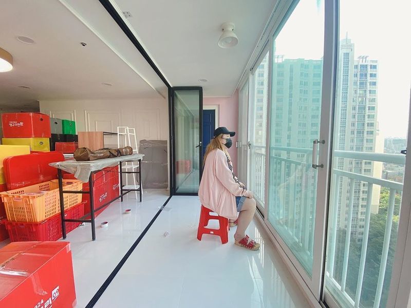Broadcaster Lee Guk-joo leaves YeongdeungpoLee Guk-joo wrote on his instagram on October 8 that # Move is hard # 4 years to rest # Happy with a better owner # My first apartment # I will come back someday.Lee Guk-joo in the picture sits on the veranda and looks out the window, and Lee Guk-joos expression, which is somewhere bitter and regretful, has caused many people to sympathize.Lee Guk-joo has lived in the house and has shown the essence of living alone through MBC I live alone SBS Ugly Our Little.In particular, Lee Guk-joo recently appeared in Ugly Our Little and invited Oh Min-seok and Lee Sang-min to his house and showed a special scale Foa of the Nationality.surge implementation