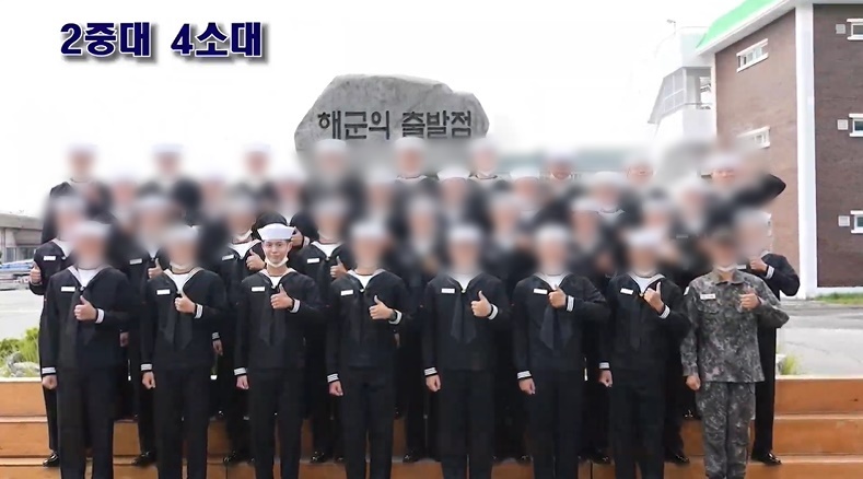 Actor Park Bo-gum completed a six-week training session and completed a Completion ceremony with 669 Navy bottles.Naval Training Command conducted the 699th Navy Completion ceremony on October 8th at the Jinhae-gu unit unit in Changwon, Yangsan.In order to prevent the spread of COVID-19, it was conducted as its own event without inviting outsiders such as family and acquaintances, and the event video was released through YouTube channel Korea Navy.At the end of the video, a photo of the 669th Squadron of Navy Bottle was released, and Park Bo-gum, who appeared in the photo, posed with his thumb and showed a more dignified appearance.Park Bo-gum, who wore military uniforms and masks, also gathered topics in the training camp photos released on the 9th of last month.Park Bo-gum joined Yangsan Jinhae Navy Education Command on 31 August with 669.After six weeks of sincere recruit training, Park Bo-gum serves as a Navy Military Music Squadron Culture Promotionist after his self-deployment; it is scheduled for Discharge at the end of April 2022.