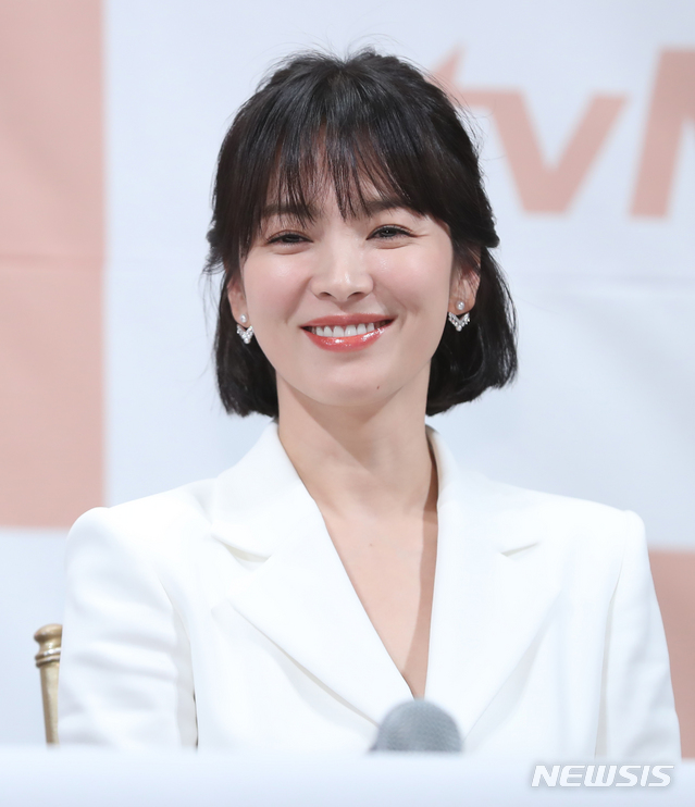 Song Hye-kyo wrote on his SNS on the 7th of last month that he was Thank You for letting me have a good time with still pictures of the movie Bobjeong.In addition, along with the movie poster, Park Hye spirit director, good movie Thank You message was also written.Bobjeong is a documentary about the life, music, and natural scenery of the four seasons of the natural cooking researcher Lim Ji-ho chef.Kim Hye-soo also recommended a warm movie in February.The movie I want to share is Bobjeong, and I have been thinking about where my mind will go in the journey of Lim Ji-ho chef for 10 years.