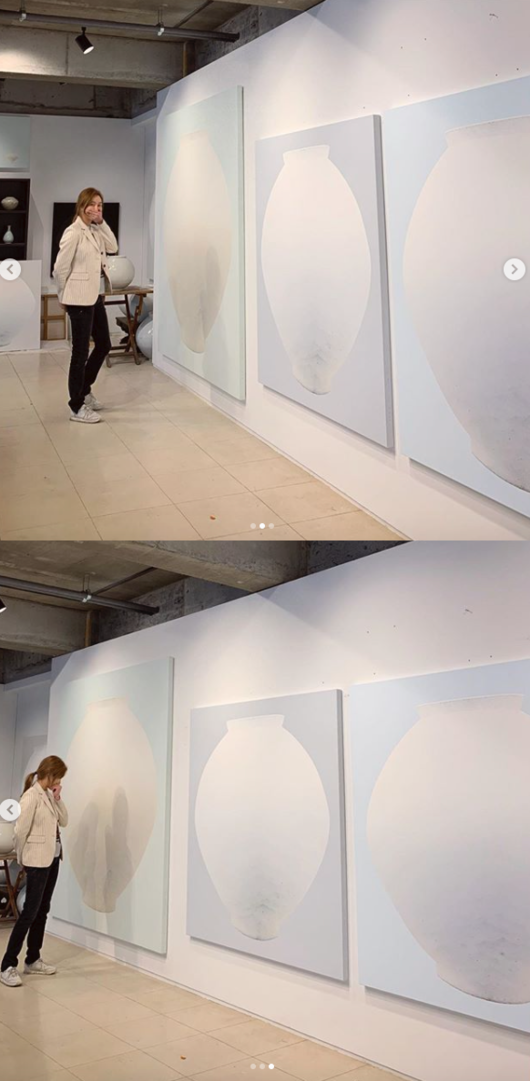 Musical actor Ock Joo-hyun from Fin.K.L has started an Exhibition Outing.On the afternoon of the 8th, Ock Joo-hyun wrote a message on his instagram saying, Moon jar - 5 spring day - # Choi Young-wooks workshop #karmas.In the photo, Ock Joo-hyun is enjoying the Exhibition paintings. He spends a long time chewing and relaxing healing in front of his work.Ock Joo-hyun reunited with Lee Hyori, Sung-yuri and Lee Jin last year and appeared in JTBCs Camping Club, and is now meeting audiences through the musical Marie Curie stage.SNS
